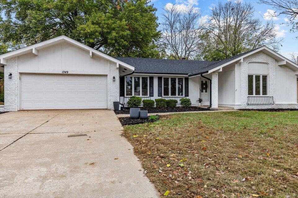 1749 East Jacqueline Street Property Photo