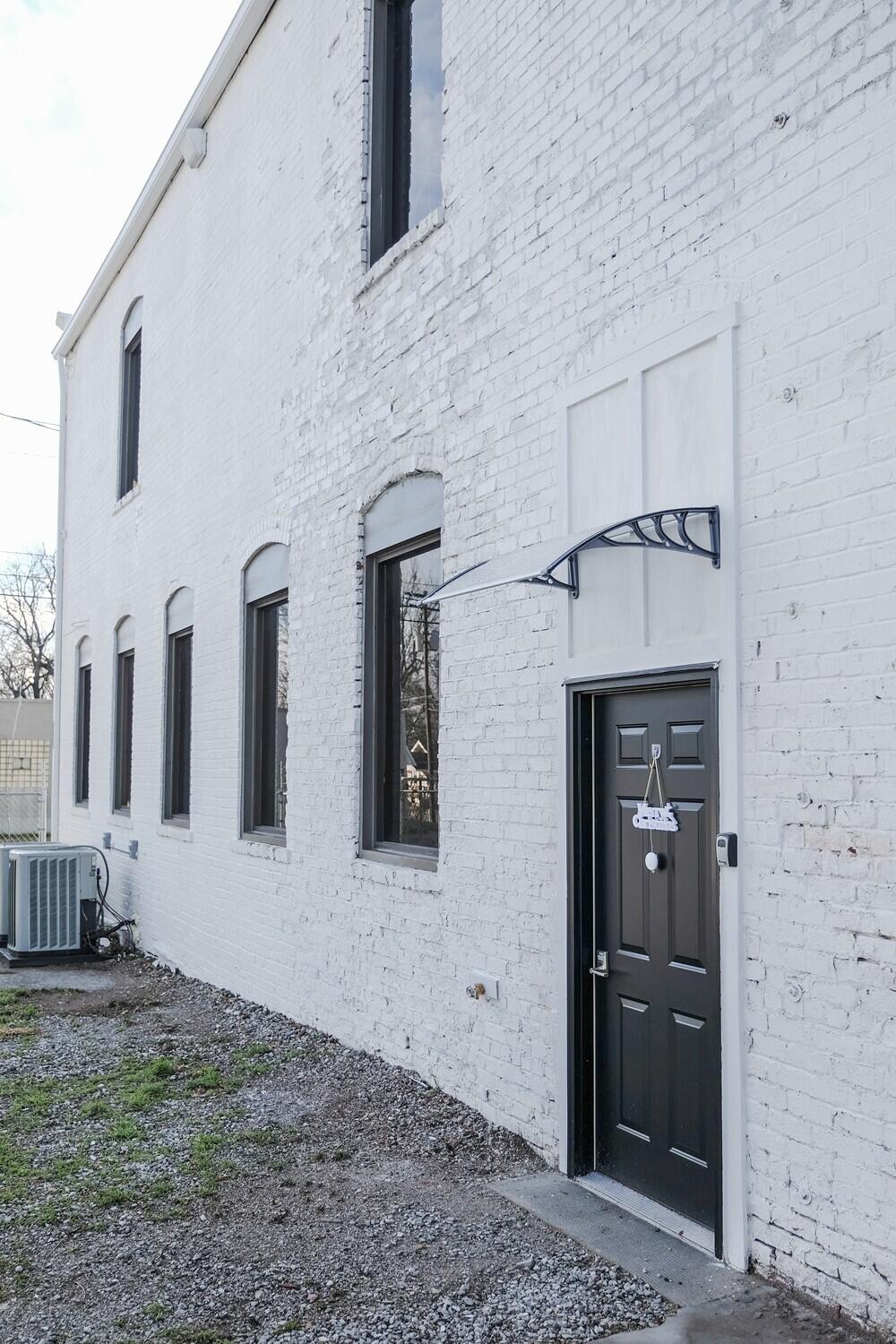 909 West Commercial Street Property Photo 2