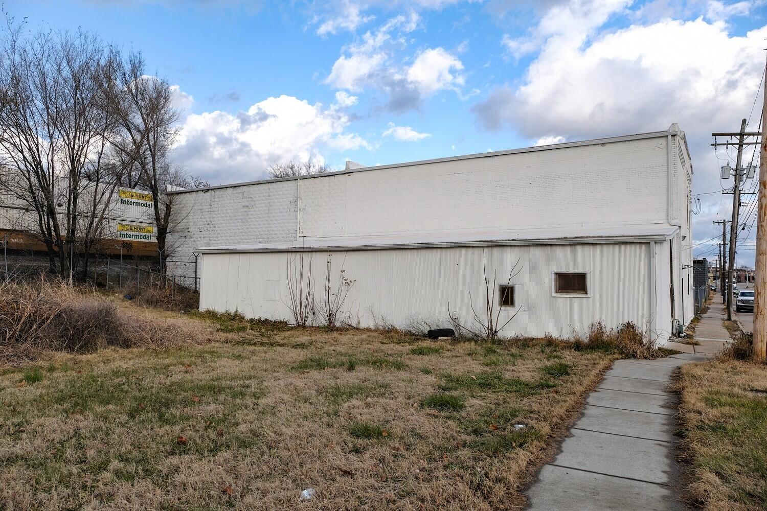 909 West Commercial Street Property Photo 5