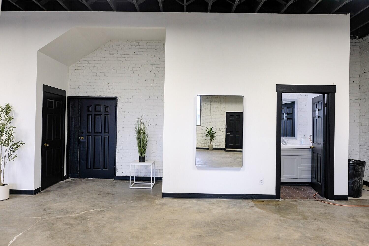 909 West Commercial Street Property Photo 6