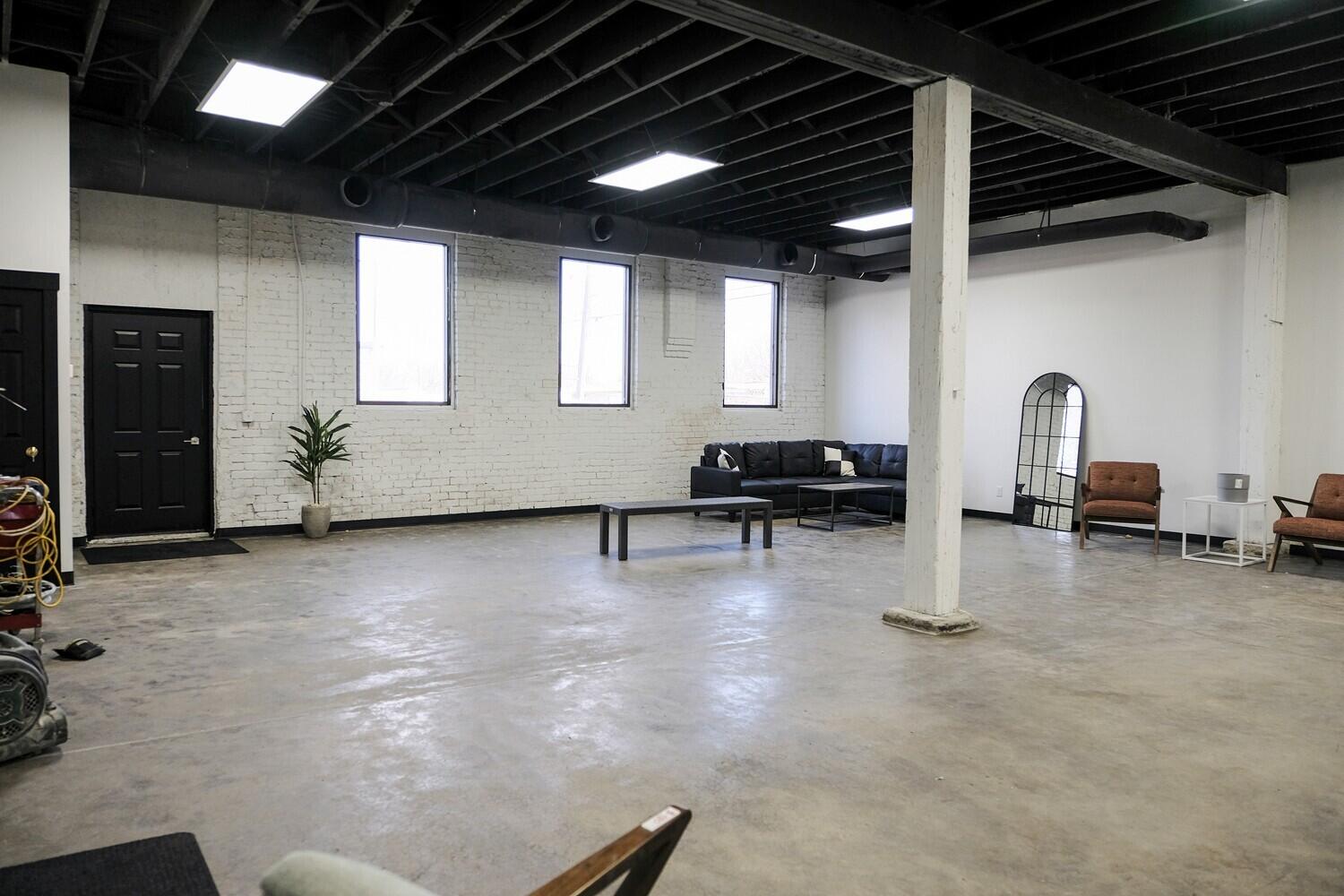 909 West Commercial Street Property Photo 7