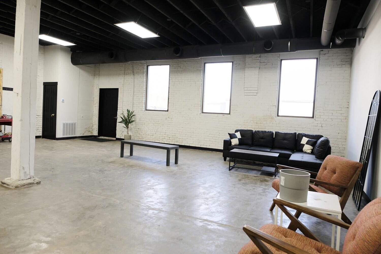 909 West Commercial Street Property Photo 8
