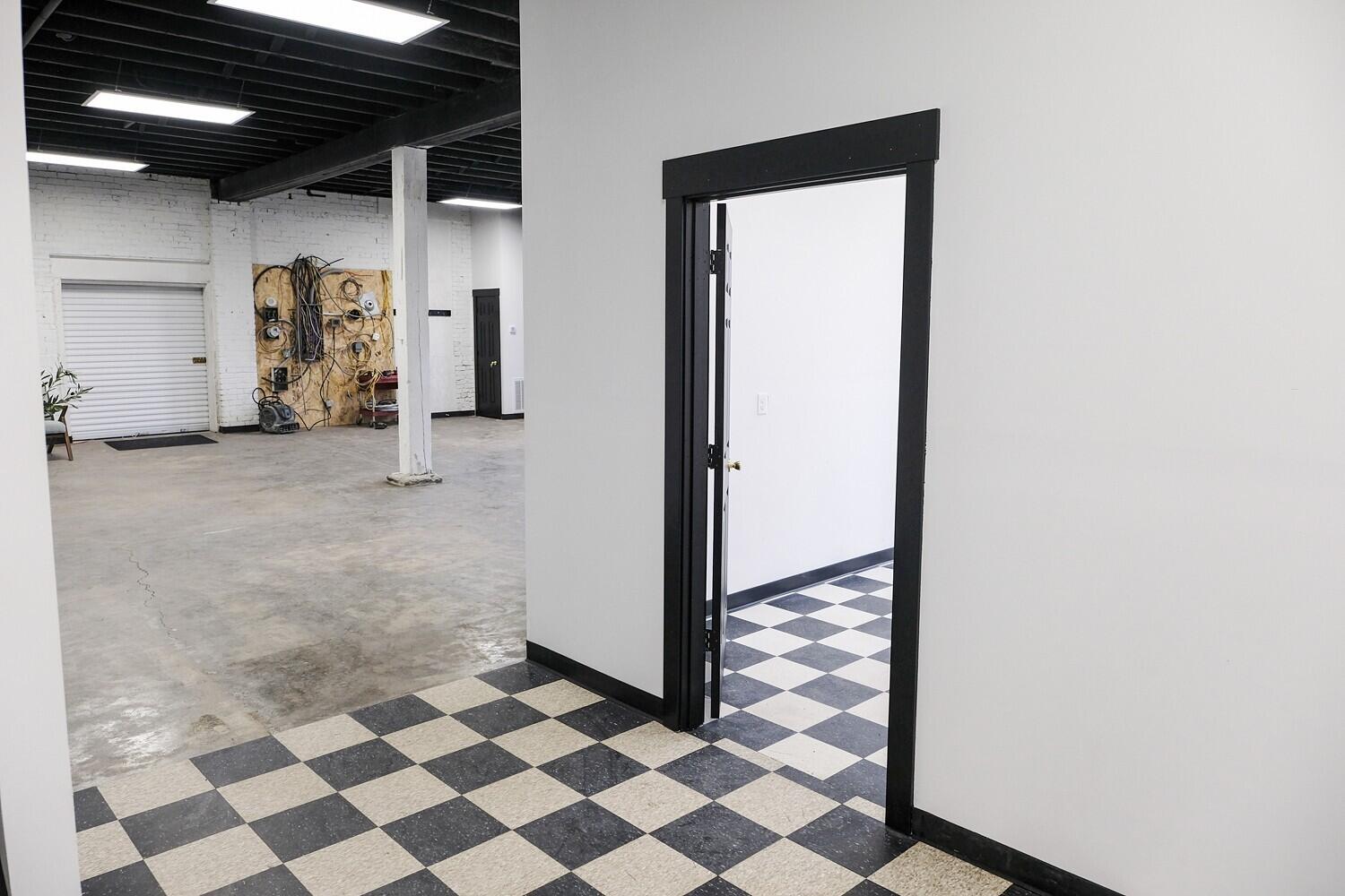 909 West Commercial Street Property Photo 11