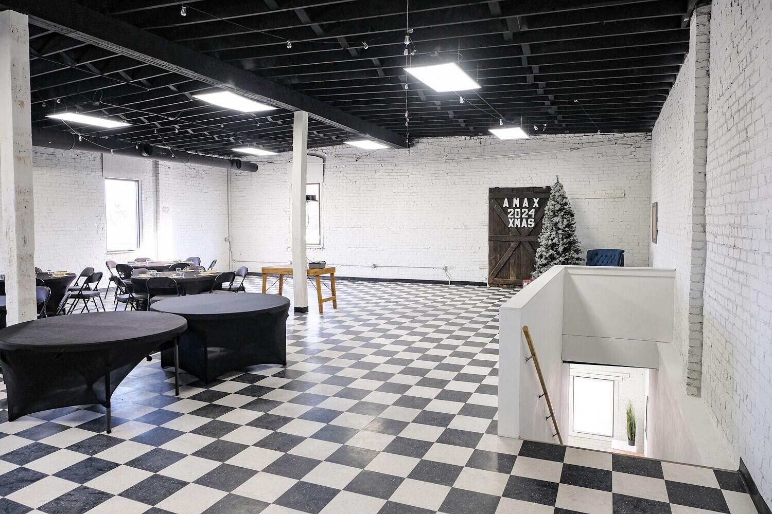 909 West Commercial Street Property Photo 15