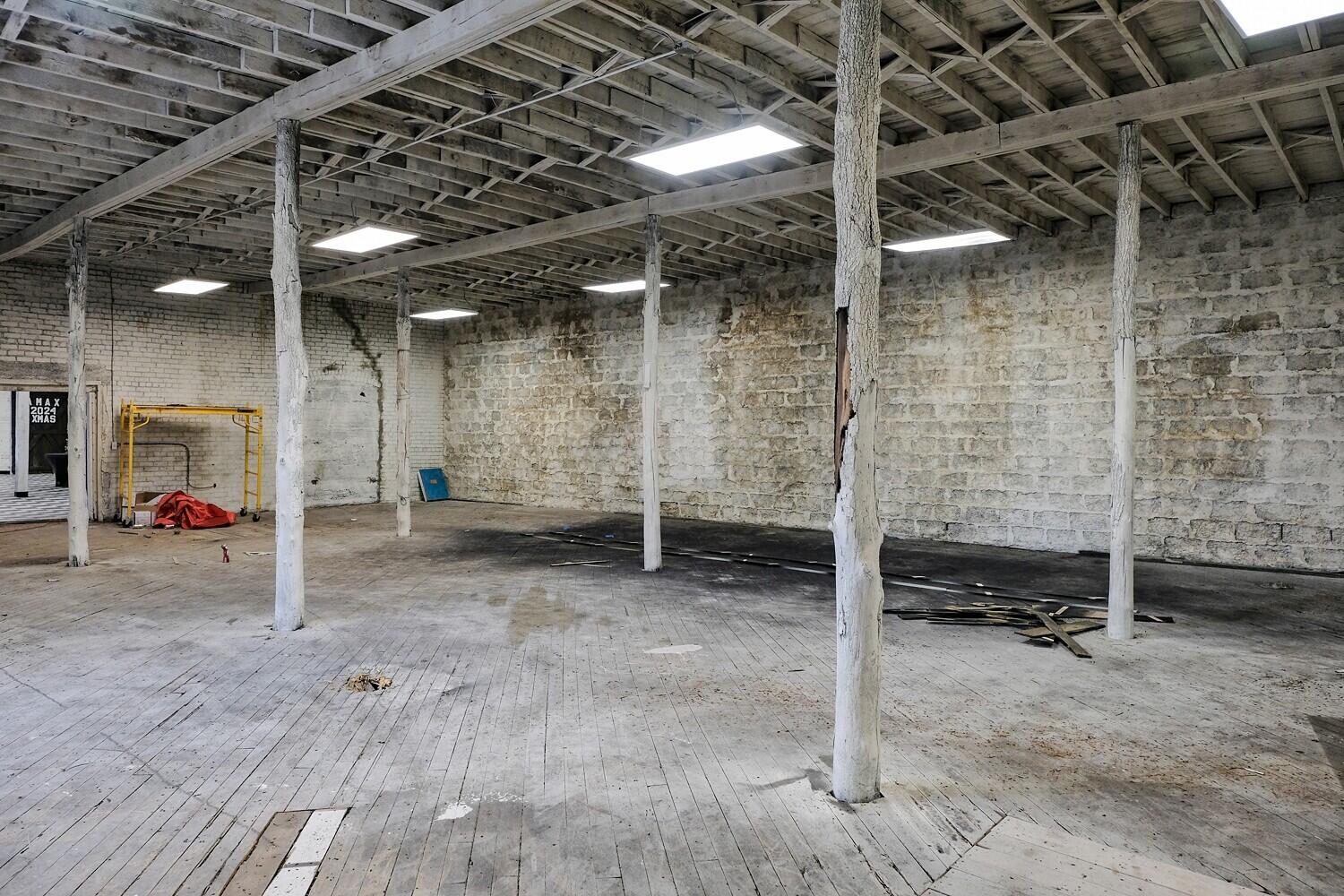 909 West Commercial Street Property Photo 18