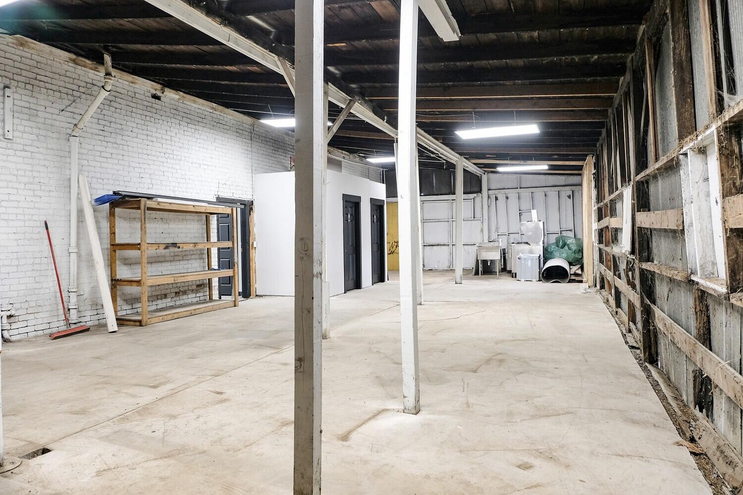 909 West Commercial Street Property Photo 20