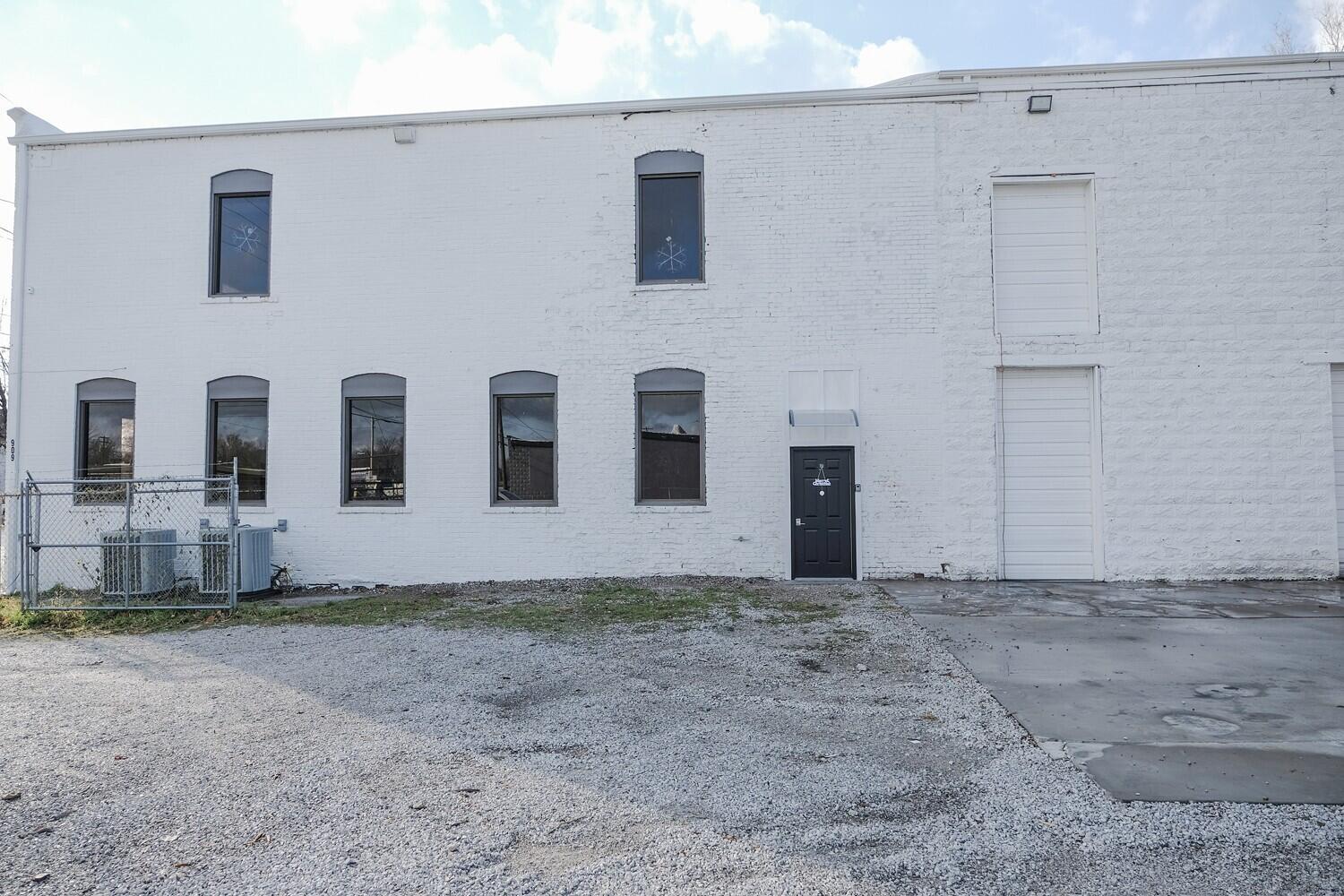 909 West Commercial Street Property Photo 2