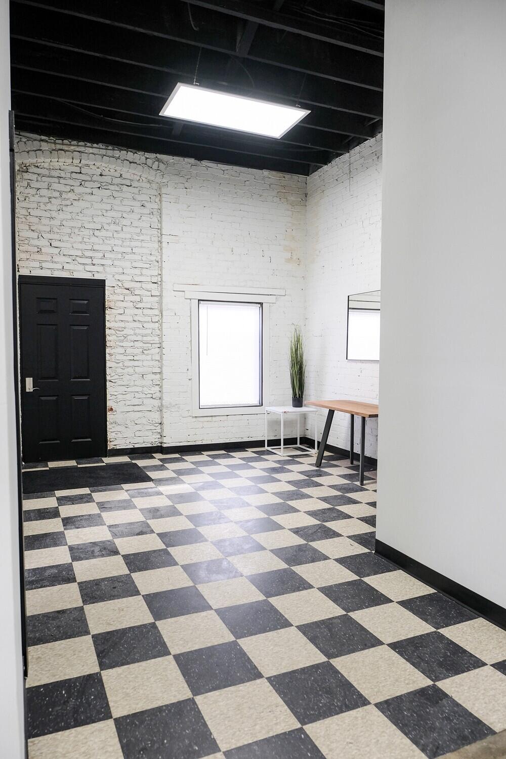 909 West Commercial Street Property Photo 6