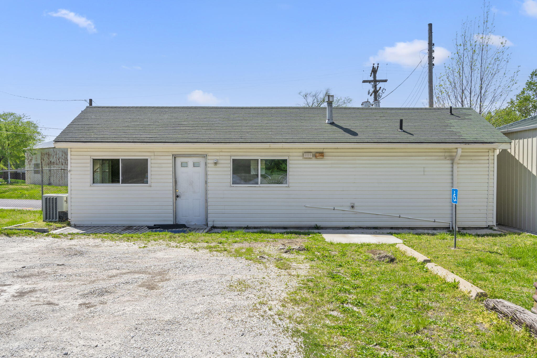 2557 West Olive Street Property Photo 6
