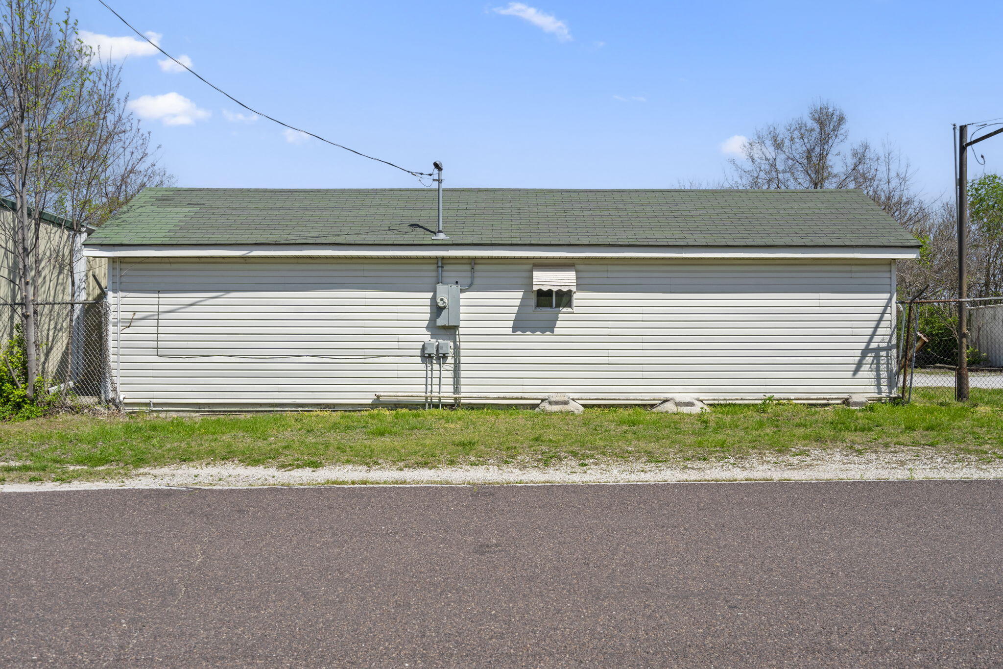 2557 West Olive Street Property Photo 8