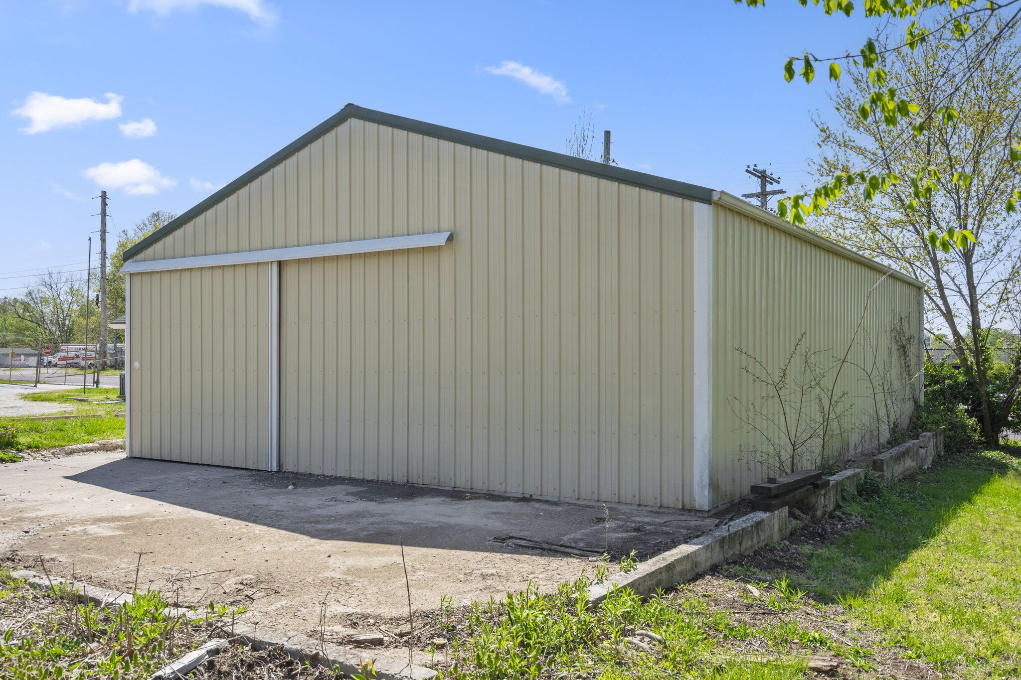 2557 West Olive Street Property Photo 11