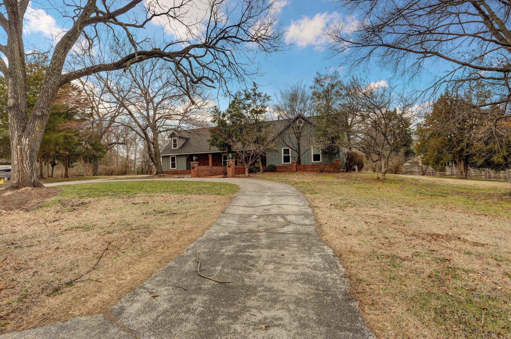 1717 East Sycamore Lane Property Photo 1