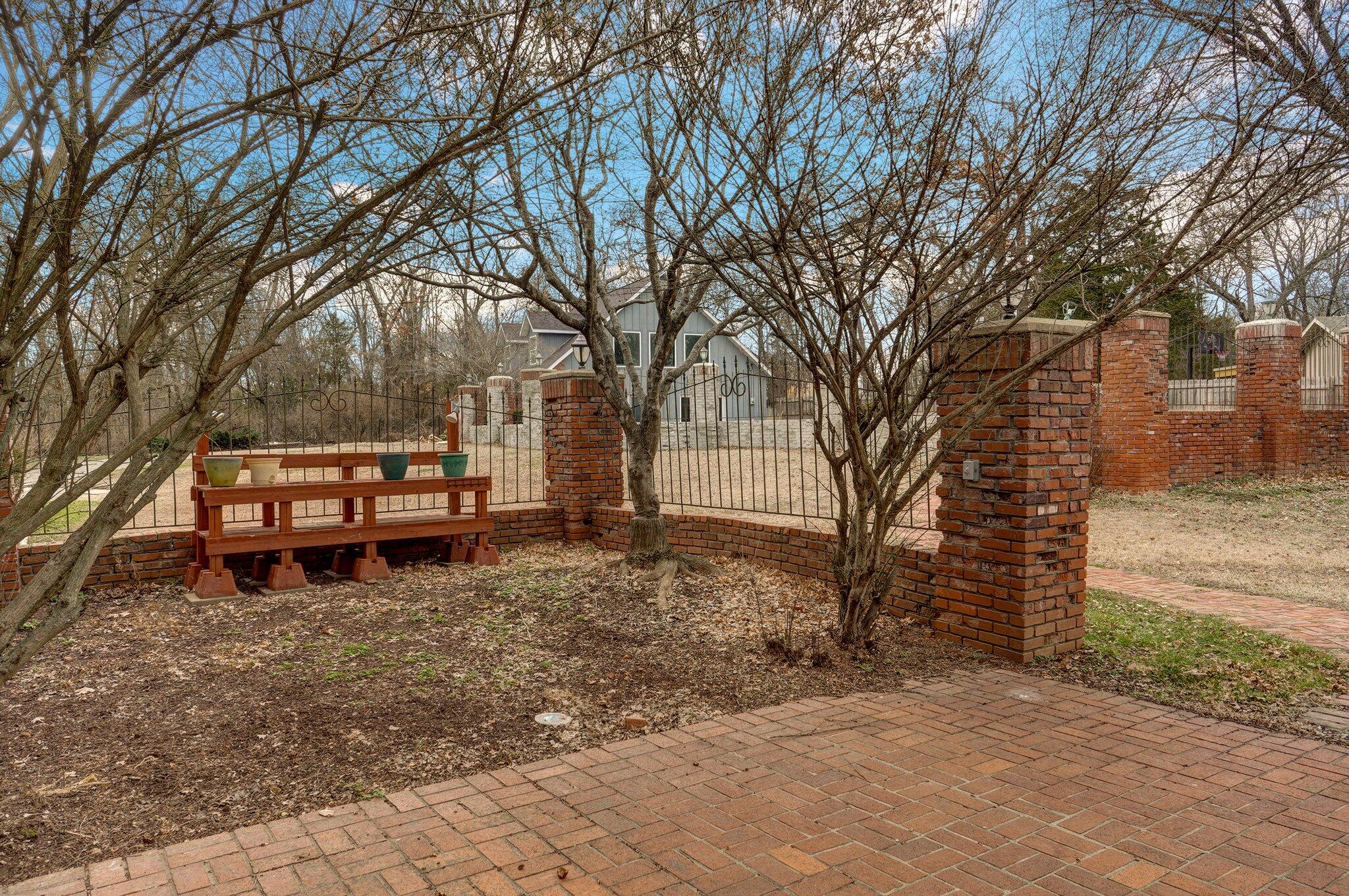 1717 East Sycamore Lane Property Photo 39