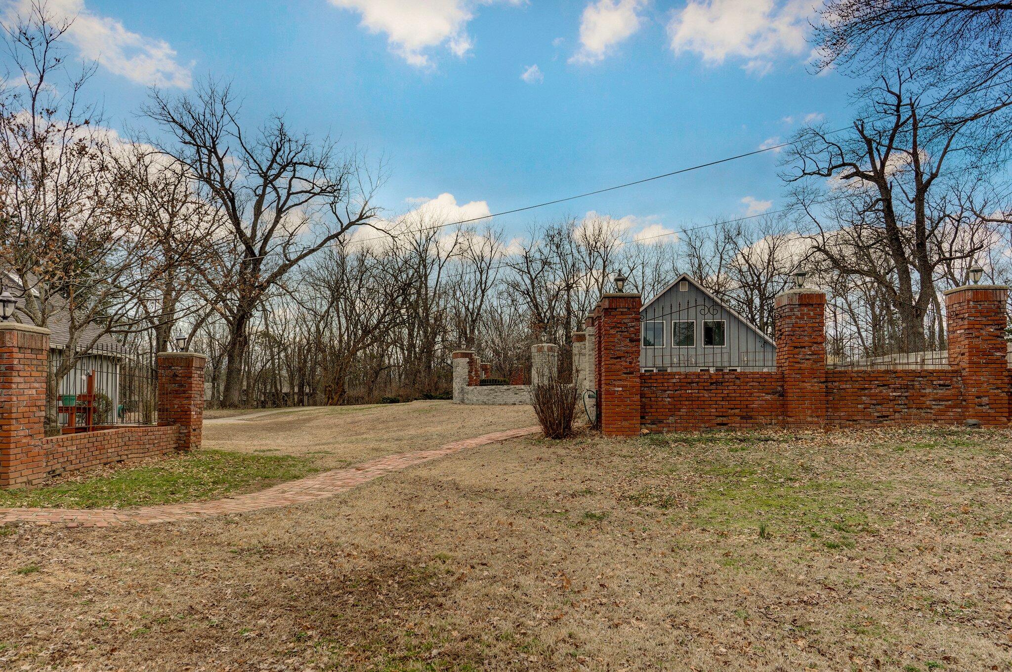 1717 East Sycamore Lane Property Photo 40