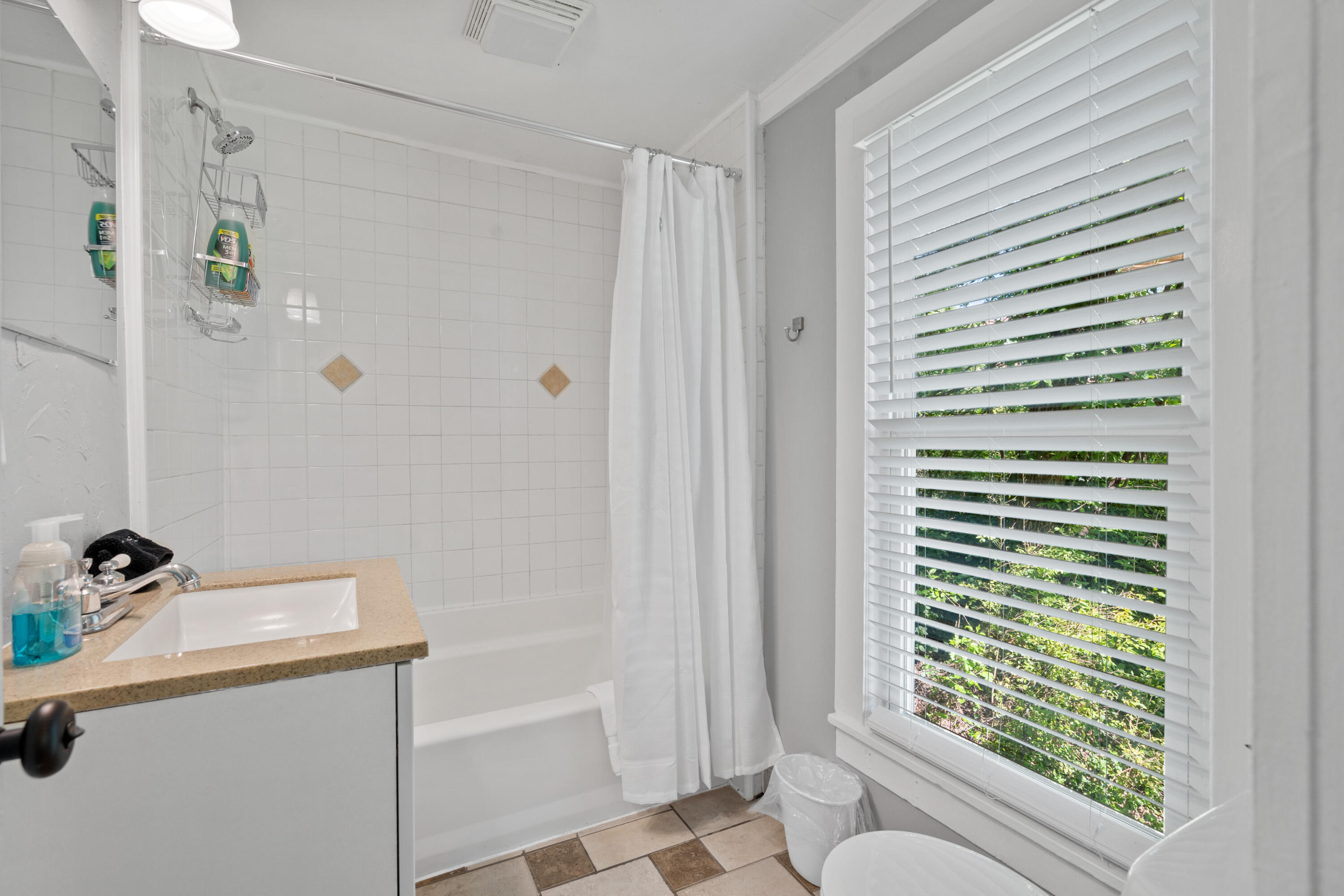 407 West College Street Property Photo 11