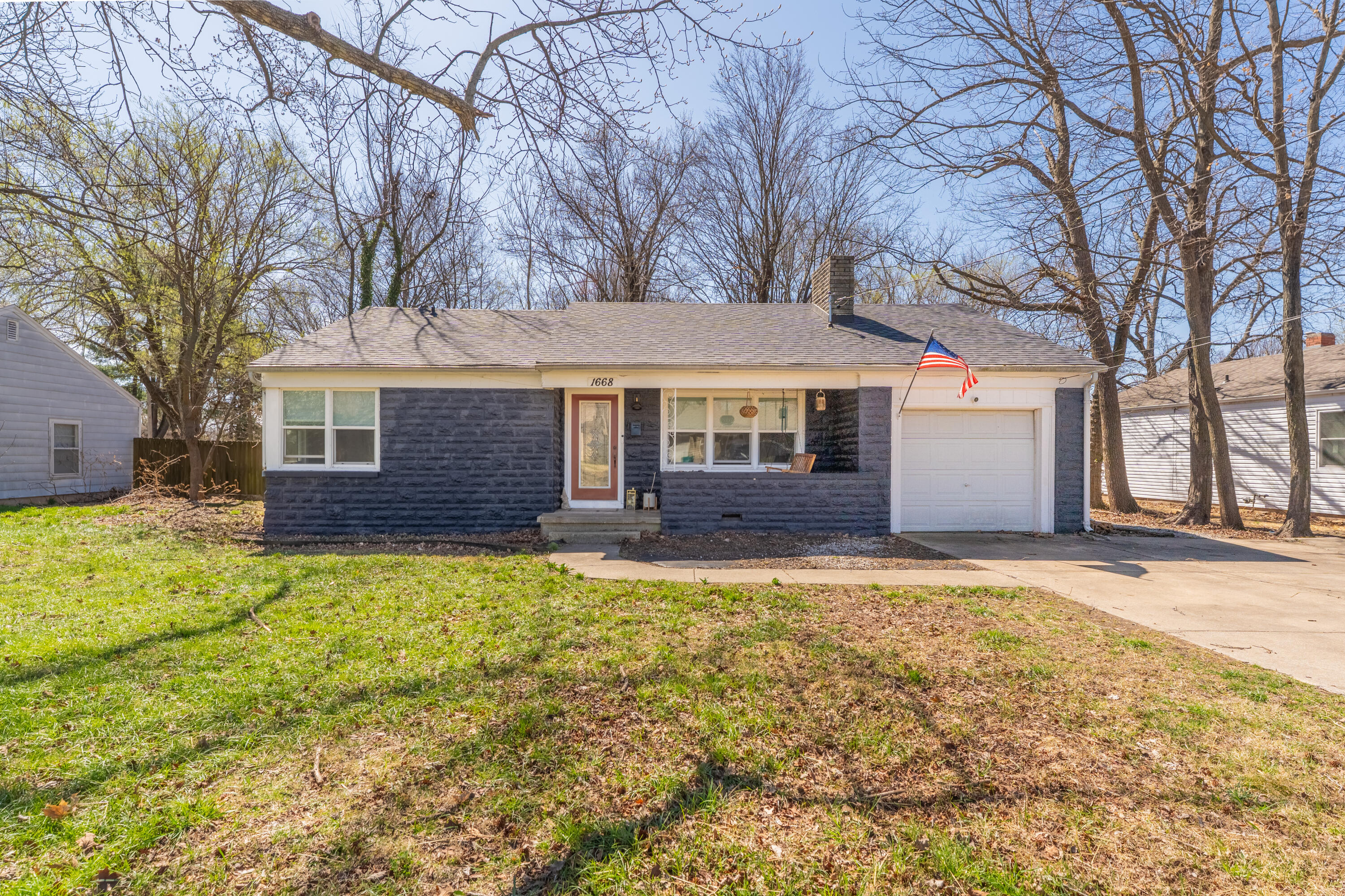 1668 East Madison Street Property Photo 2