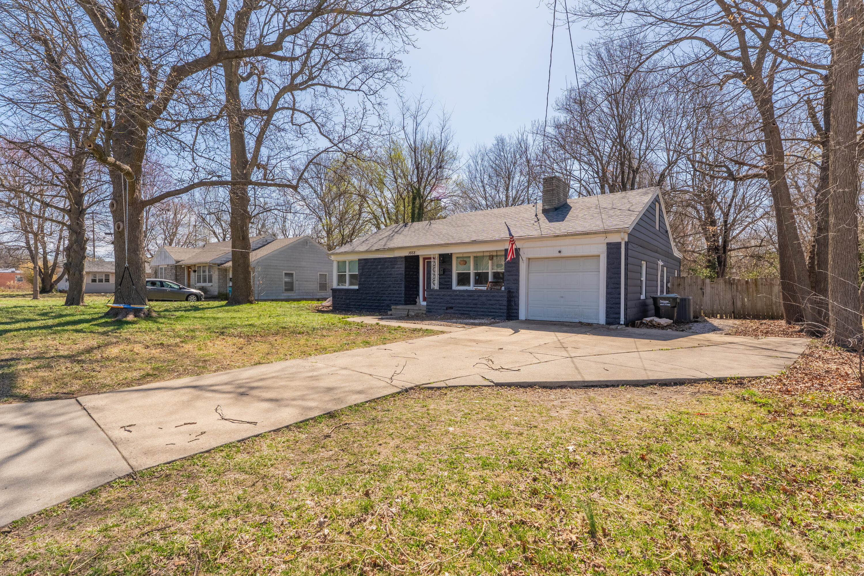 1668 East Madison Street Property Photo 4