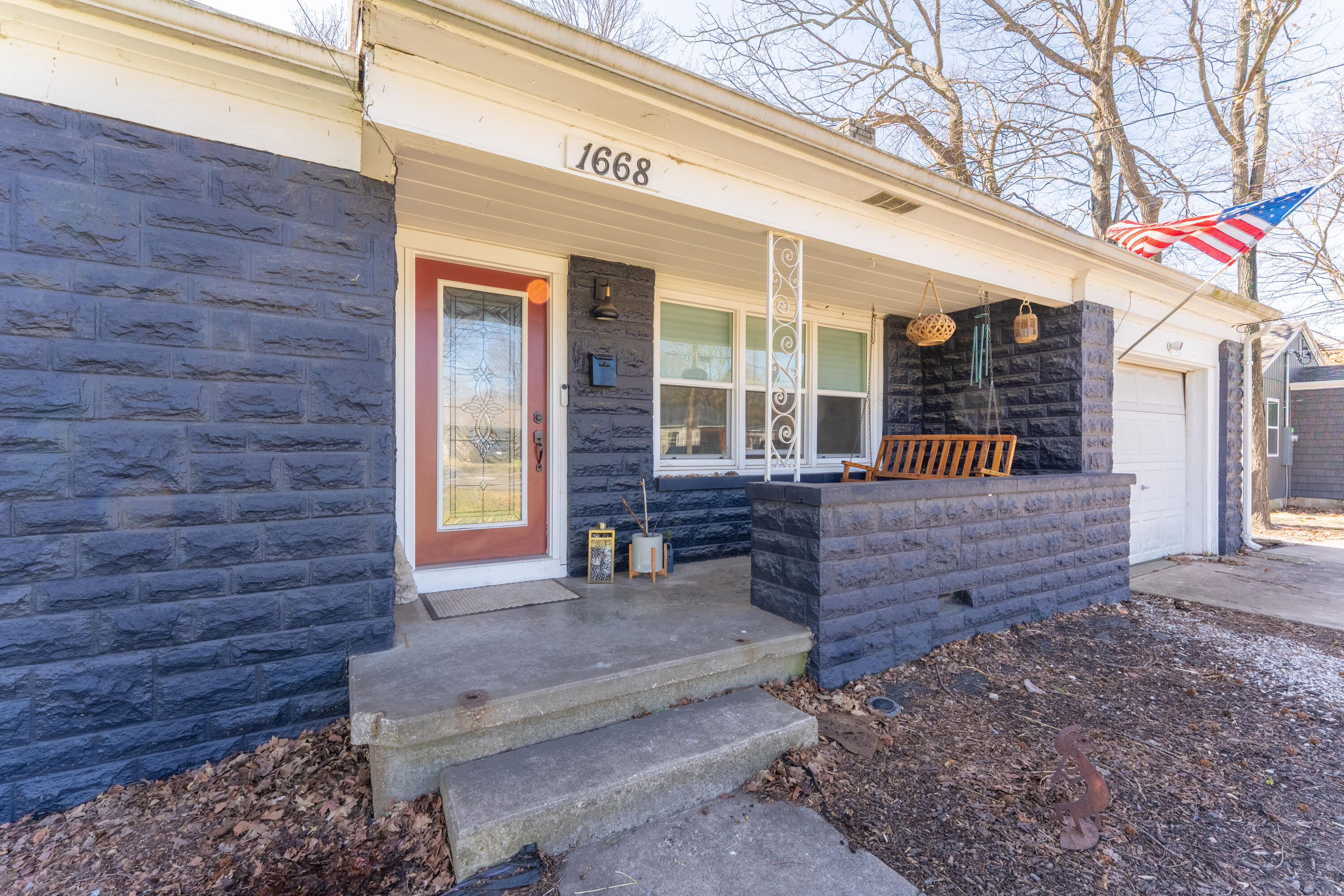 1668 East Madison Street Property Photo 5