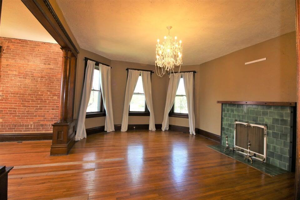 109 South Pine Street Property Photo 8