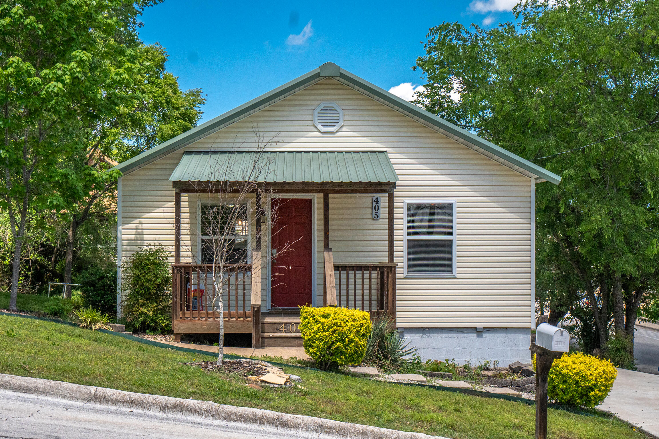 405 West College Street Property Photo 1