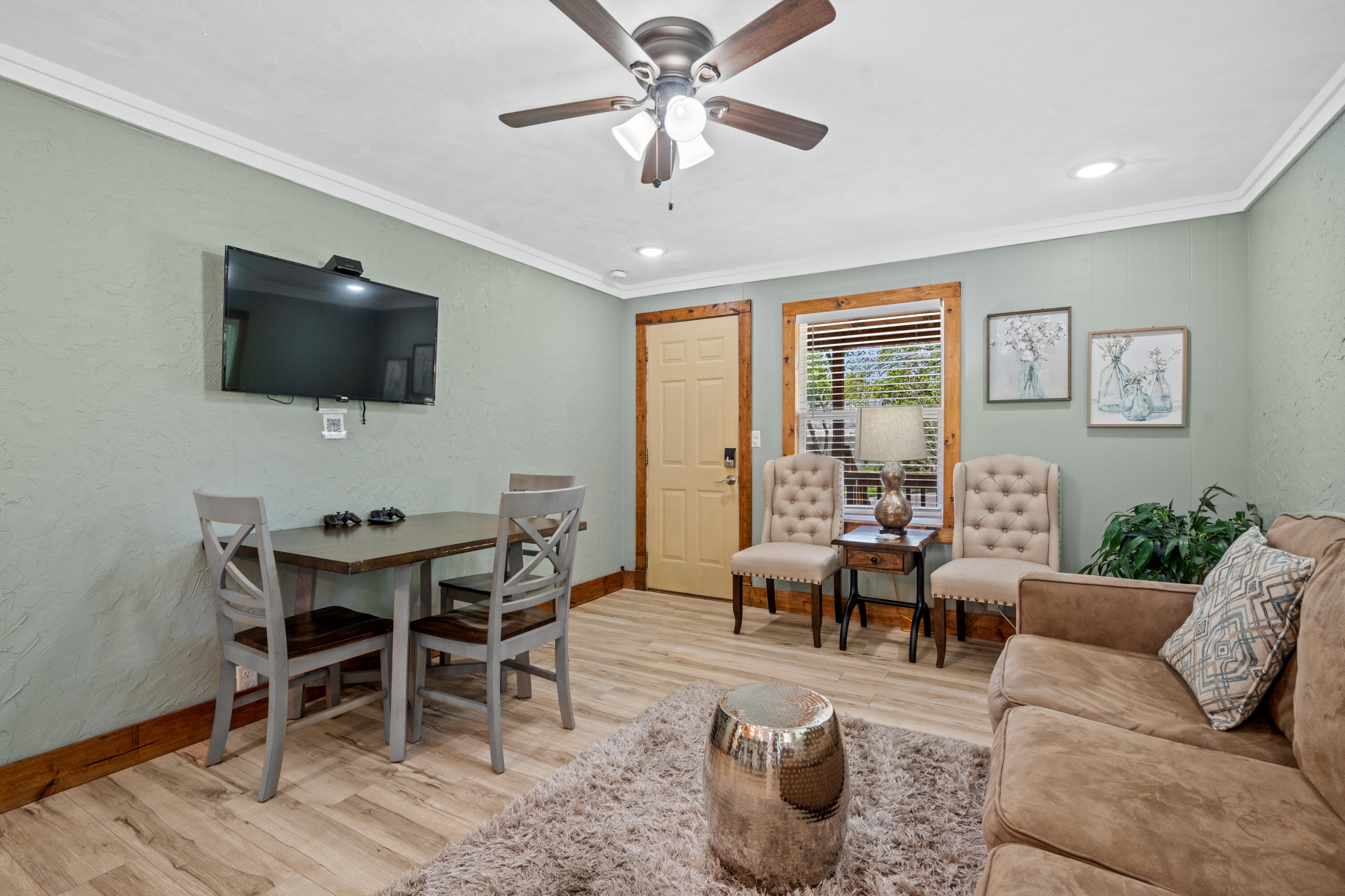 405 West College Street Property Photo 5