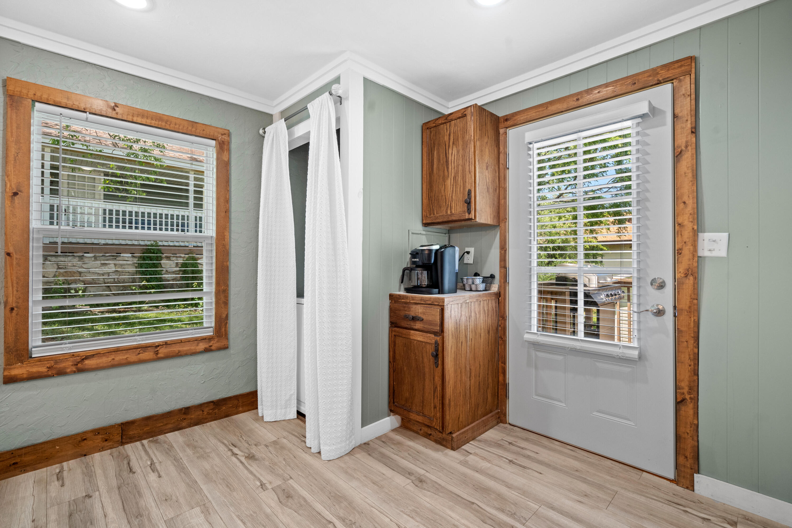 405 West College Street Property Photo 10