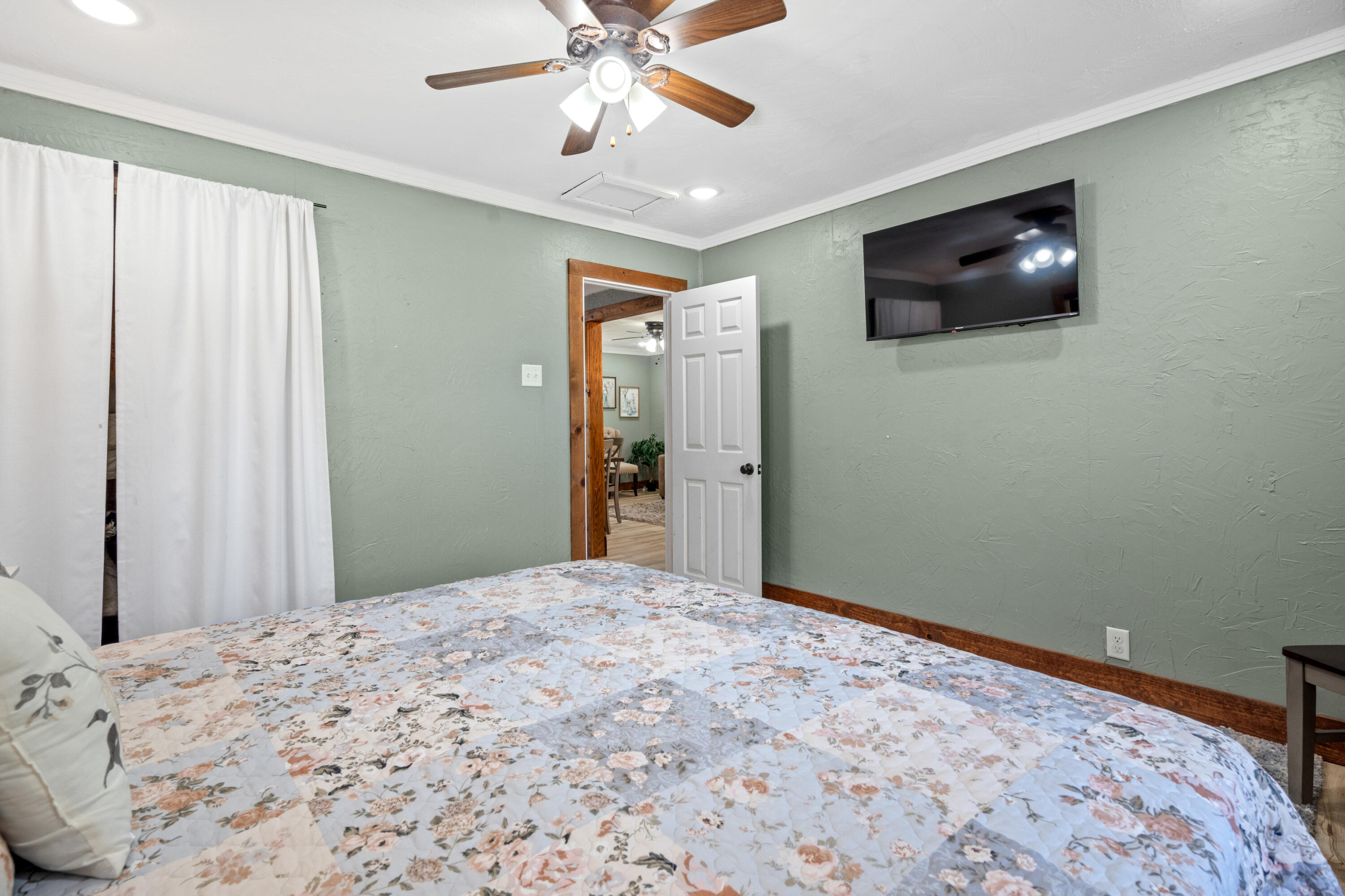 405 West College Street Property Photo 13