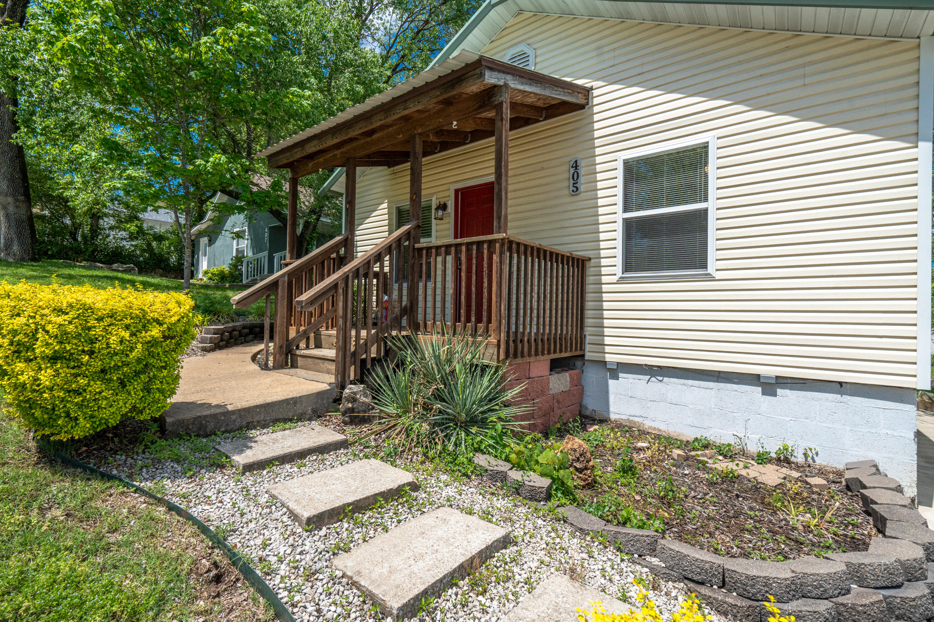 405 West College Street Property Photo 20