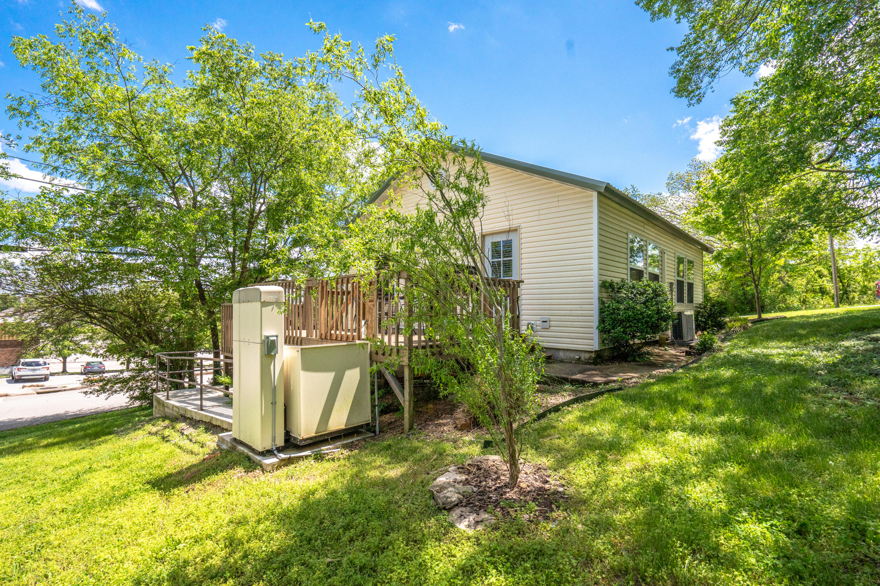 405 West College Street Property Photo 24