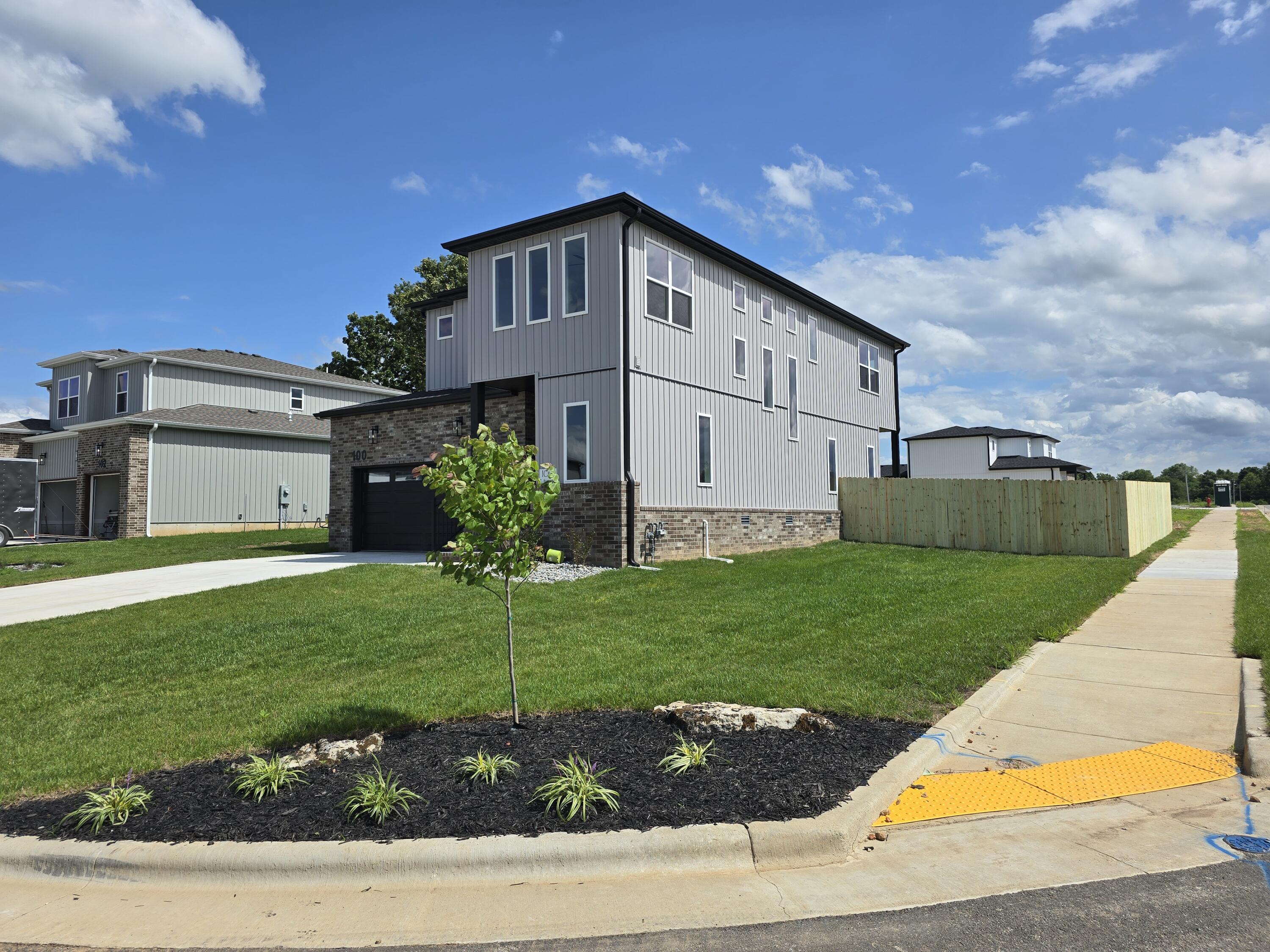100 East Acacia Circle Property Photo 2