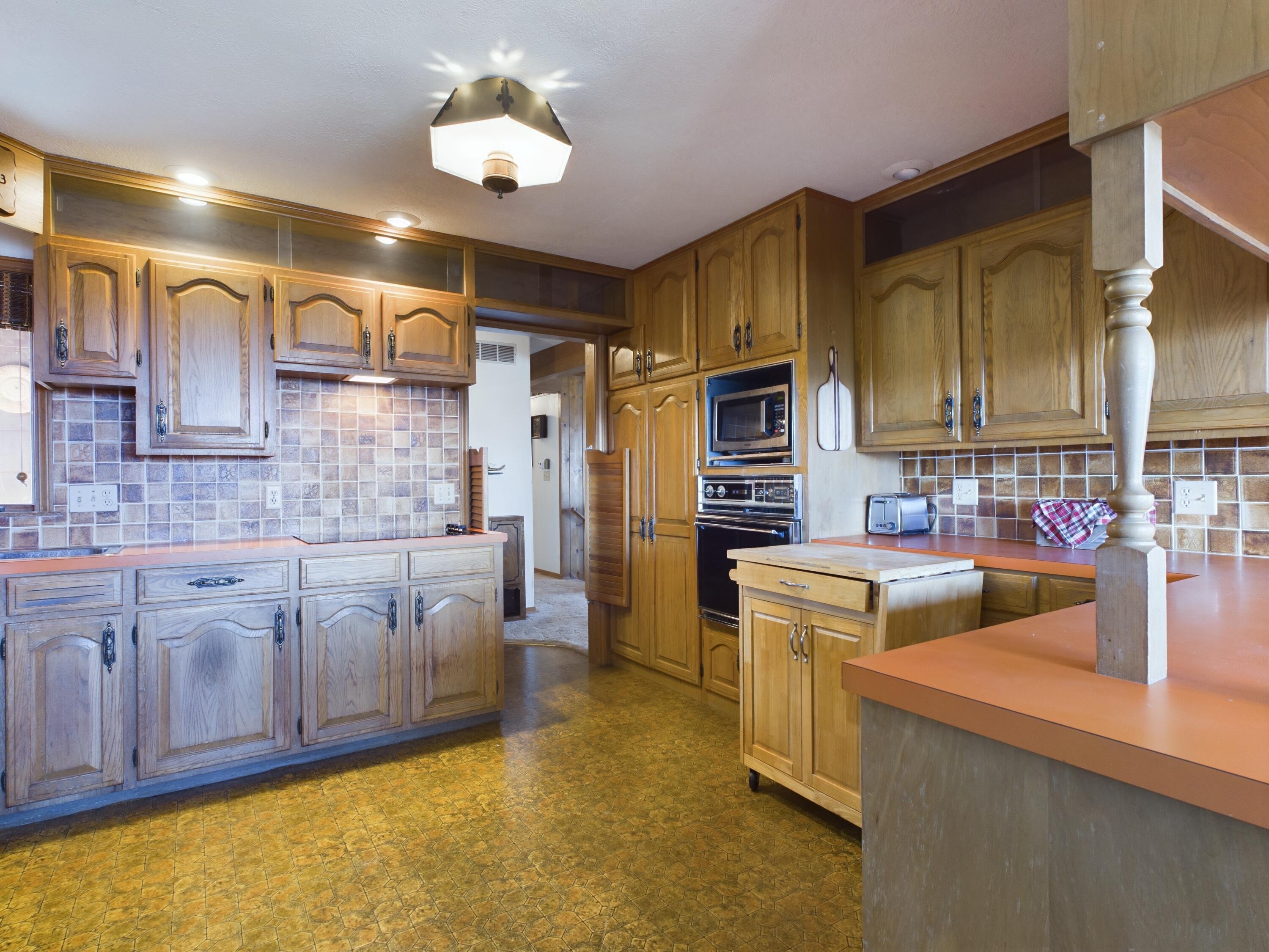 21771 Stonington Road North Property Photo 23