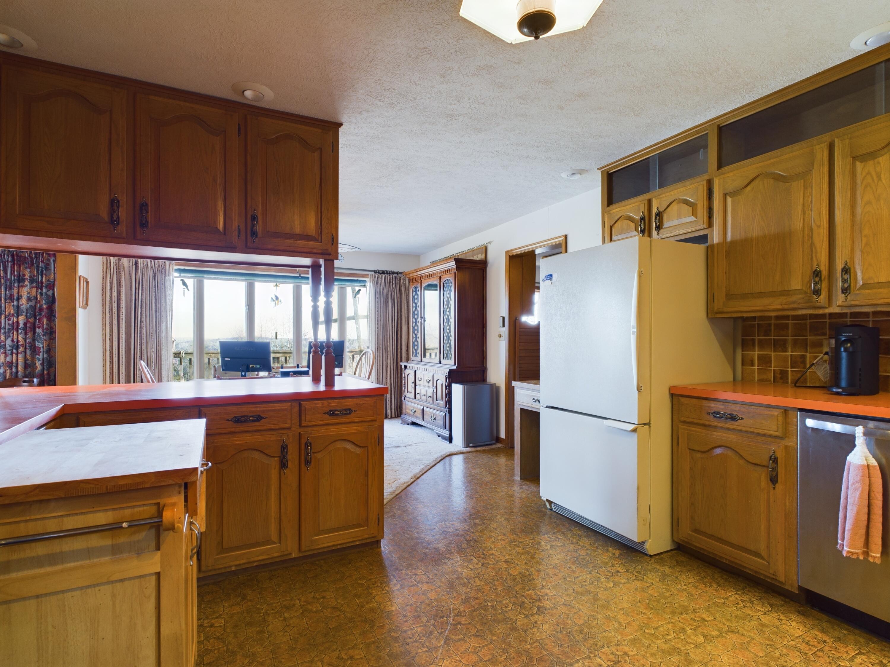 21771 Stonington Road North Property Photo 27