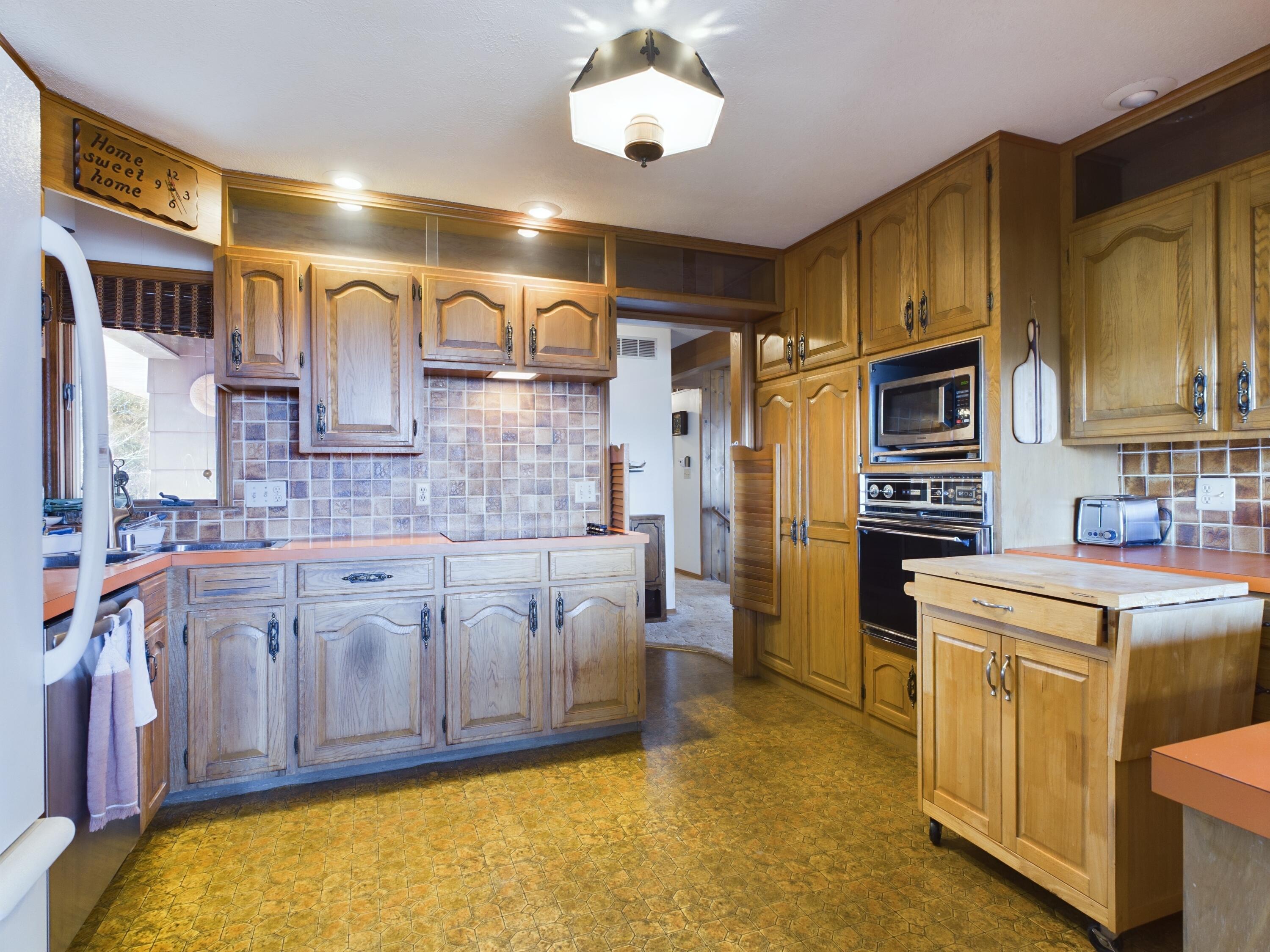21771 Stonington Road North Property Photo 28