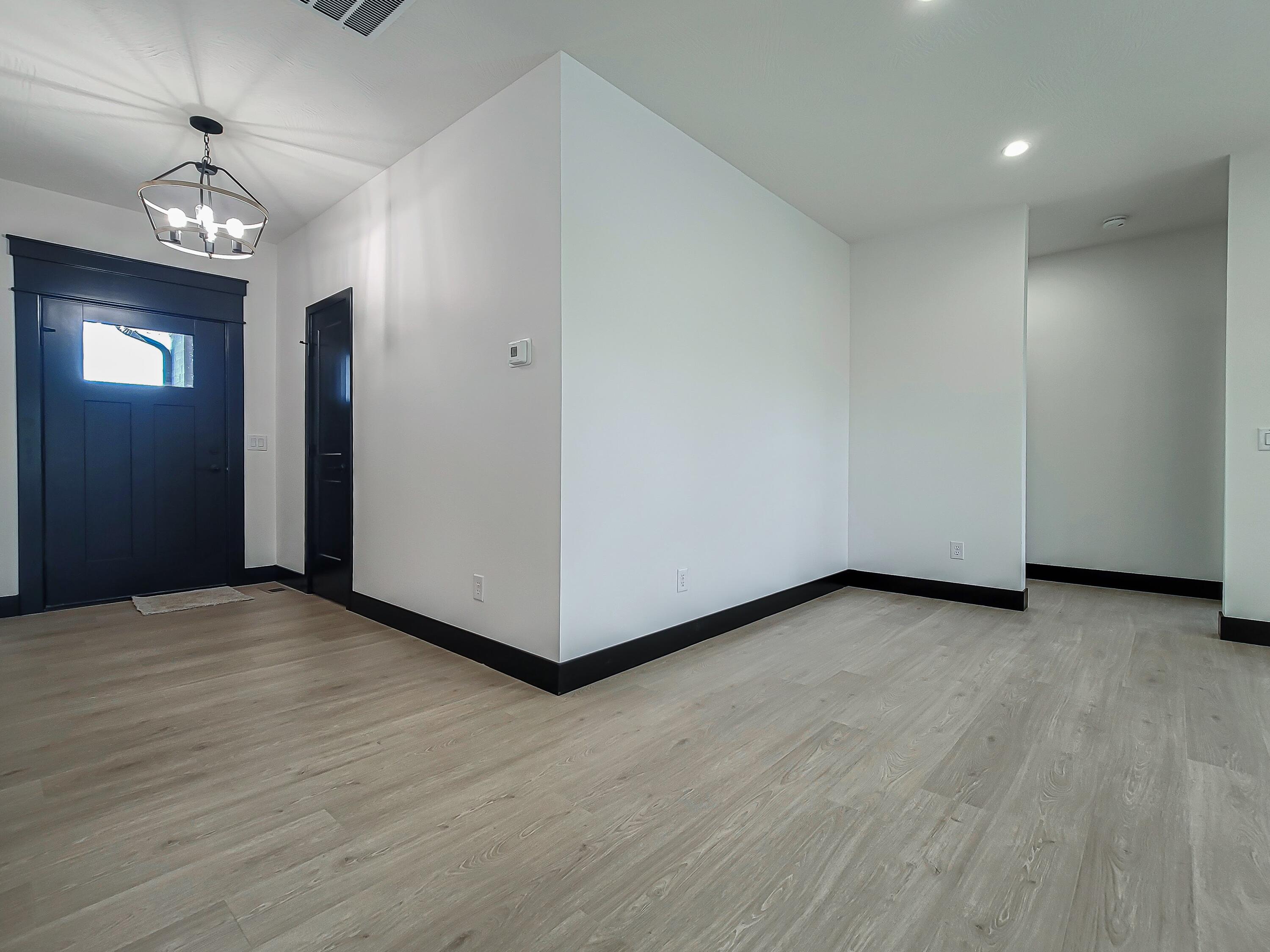 611 North Acacia Avenue Property Photo 11
