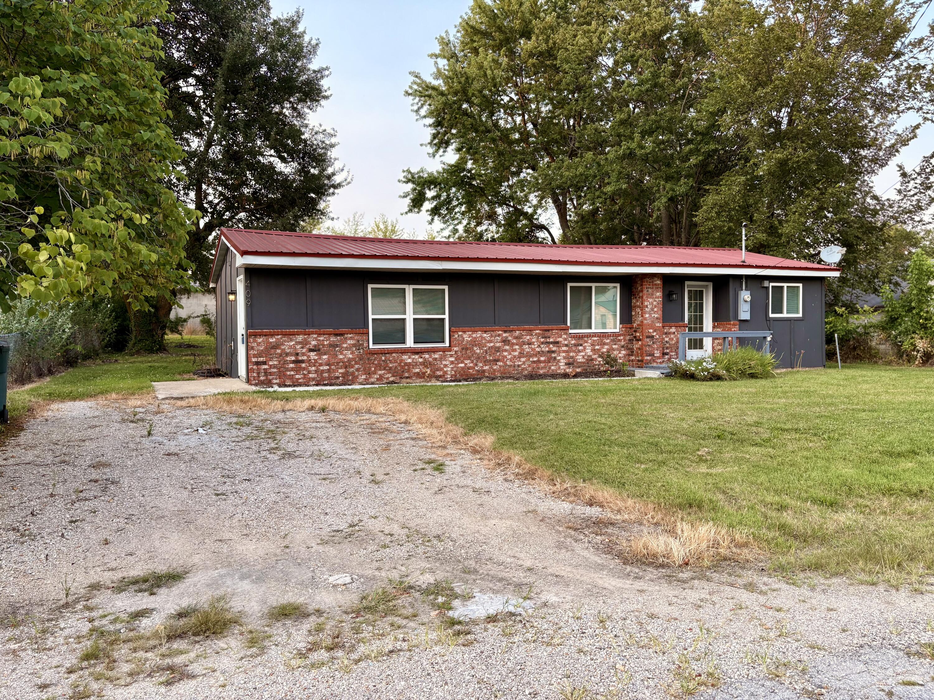 409 East Washington Street Property Photo 1