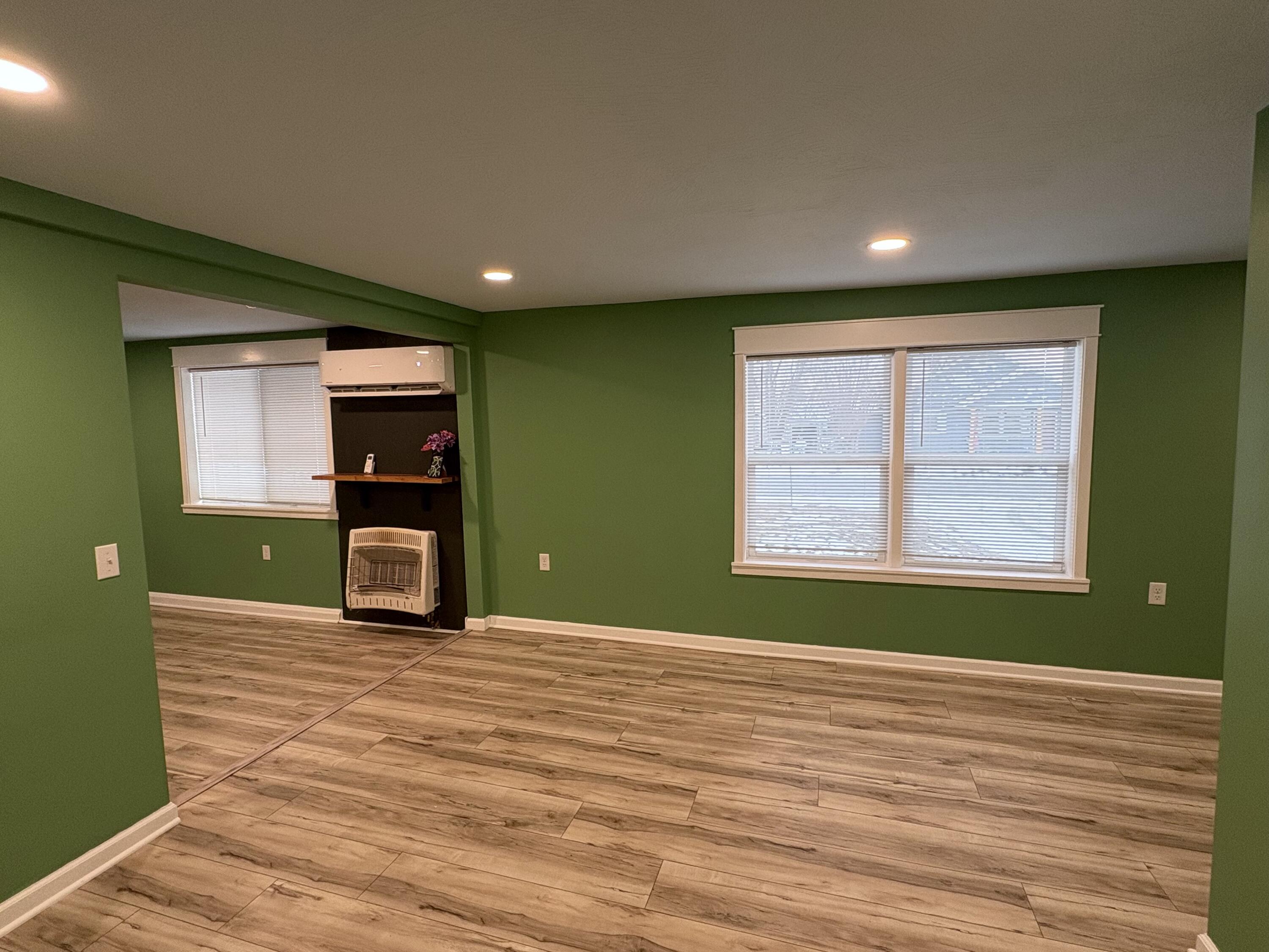 409 East Washington Street Property Photo 13