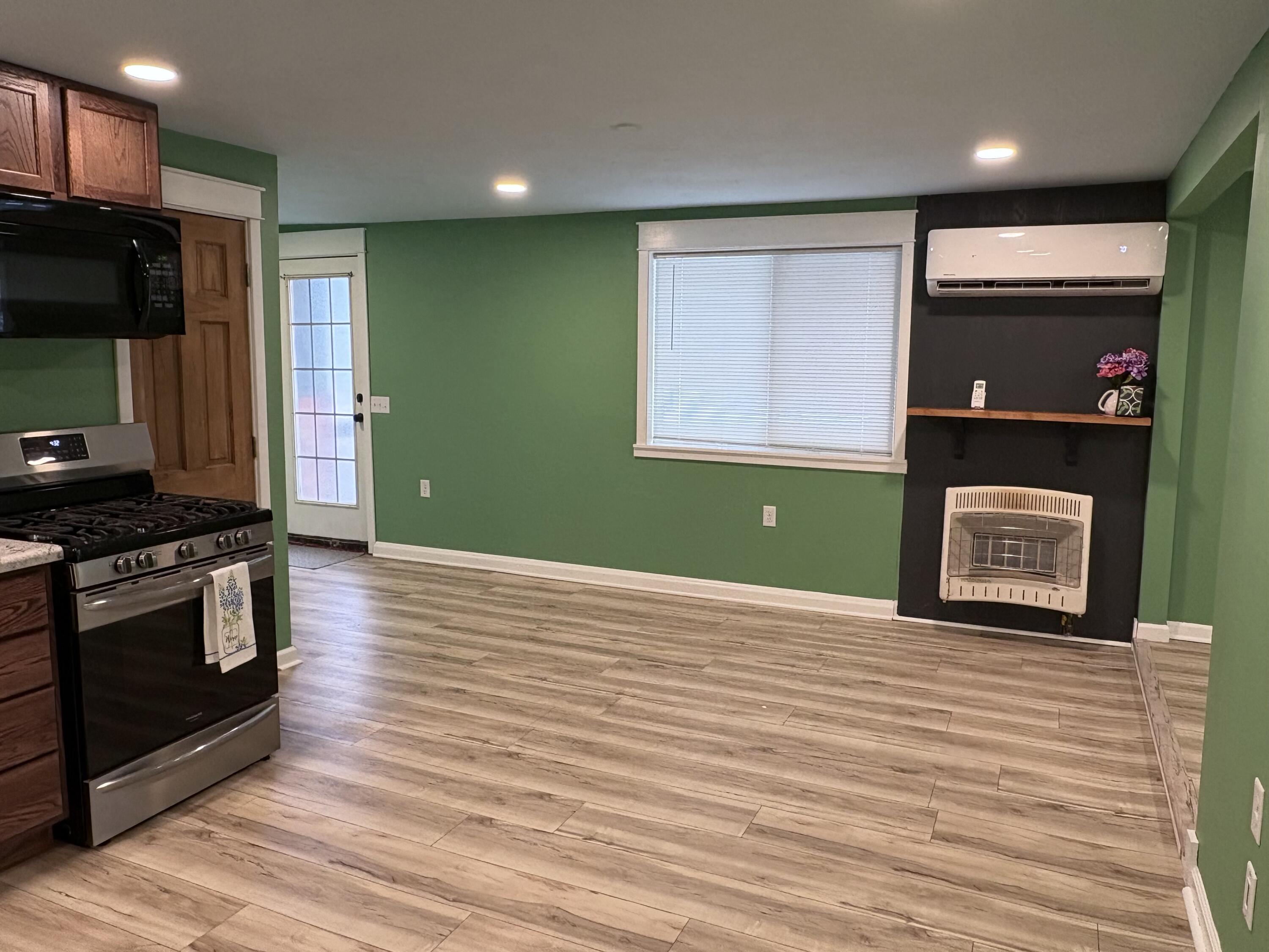 409 East Washington Street Property Photo 16
