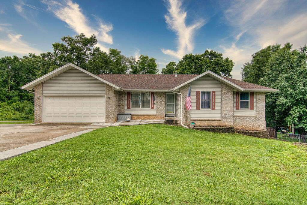 102 Willow Lane Property Photo 1