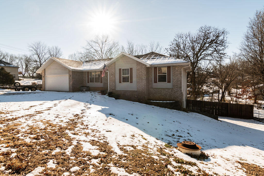 102 Willow Lane Property Photo 3