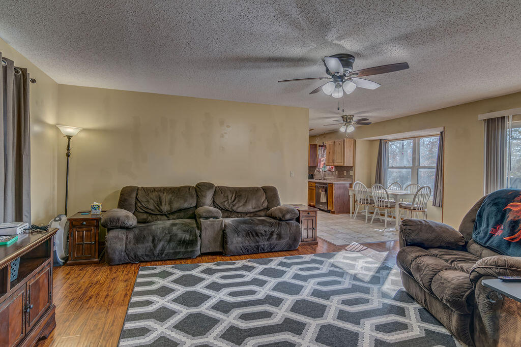 102 Willow Lane Property Photo 15