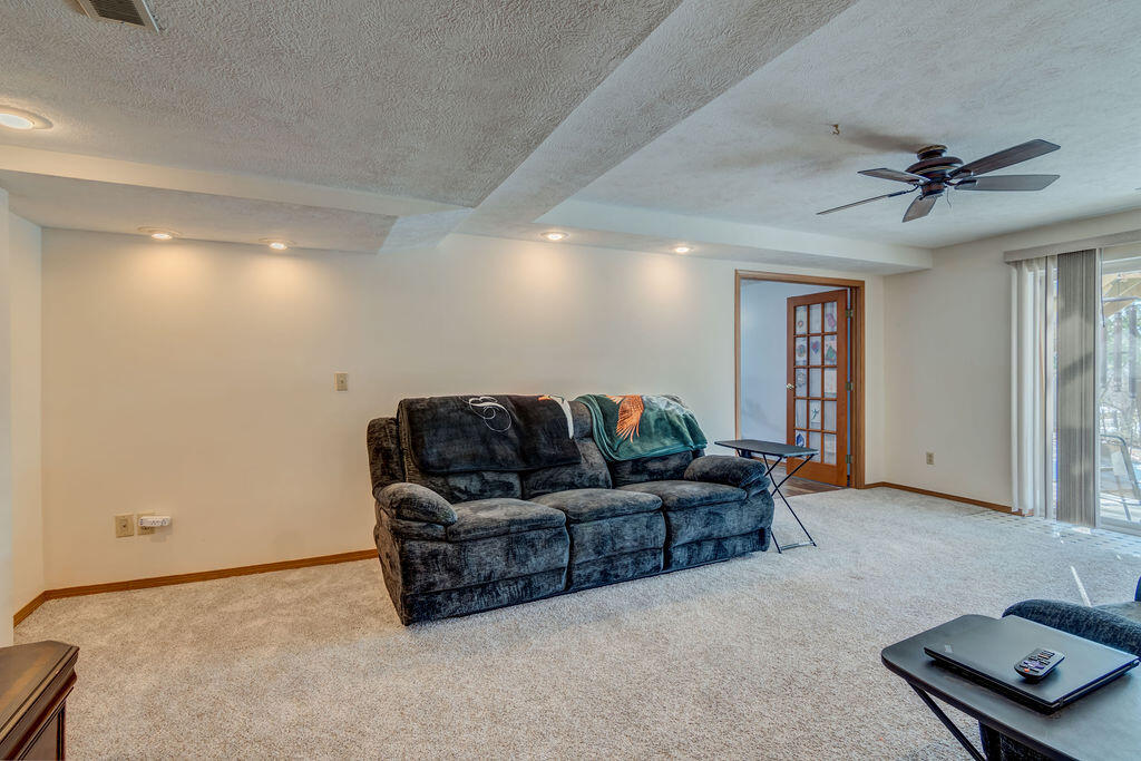 102 Willow Lane Property Photo 32