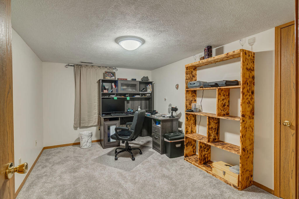 102 Willow Lane Property Photo 36