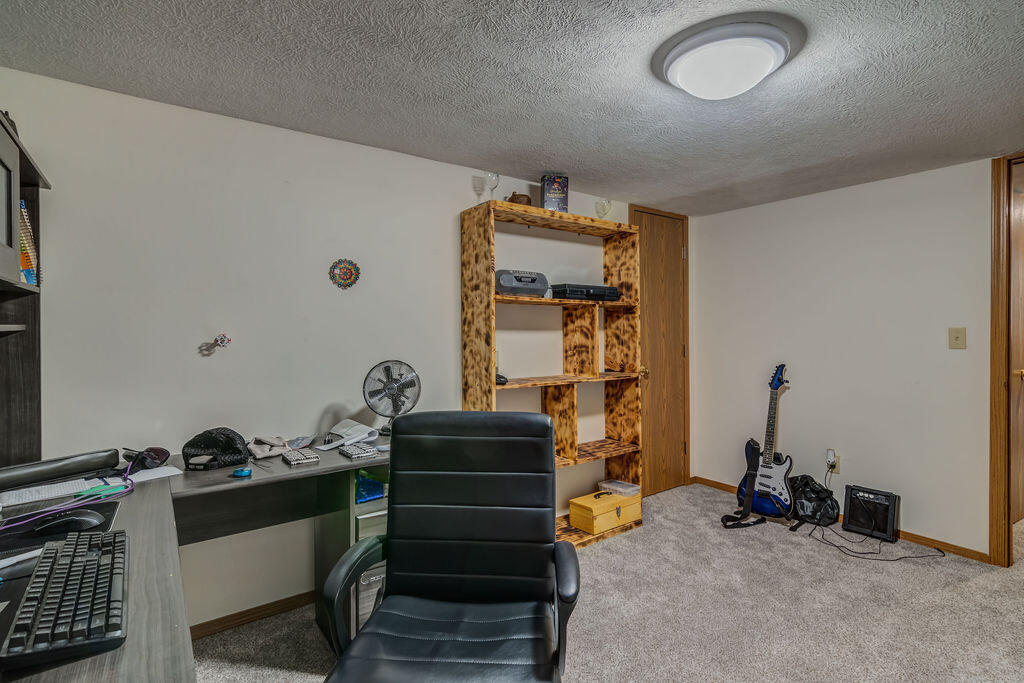 102 Willow Lane Property Photo 37
