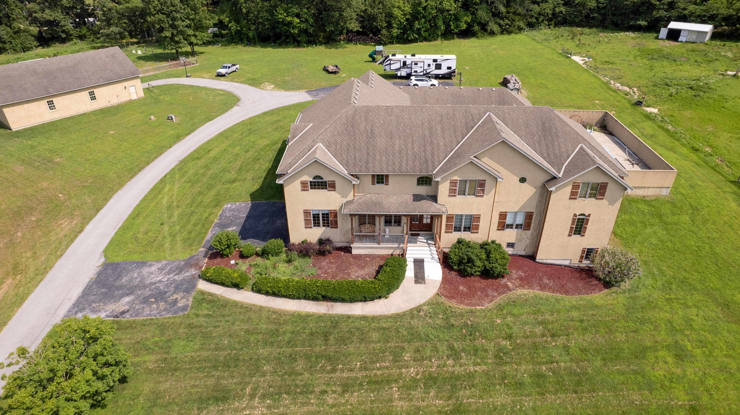 1000 Golf Course Road Property Photo 1
