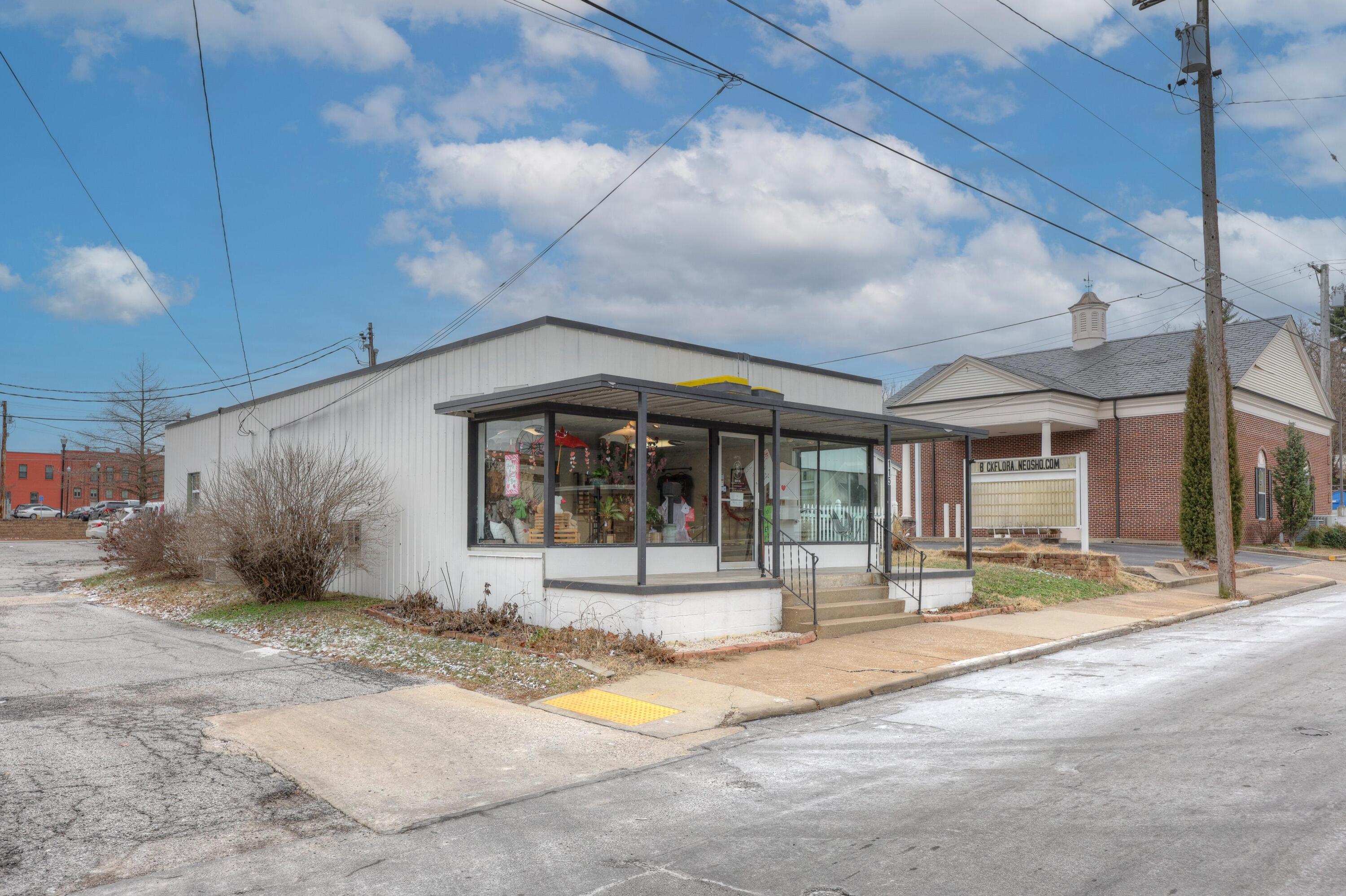 115 North College Street Property Photo 4