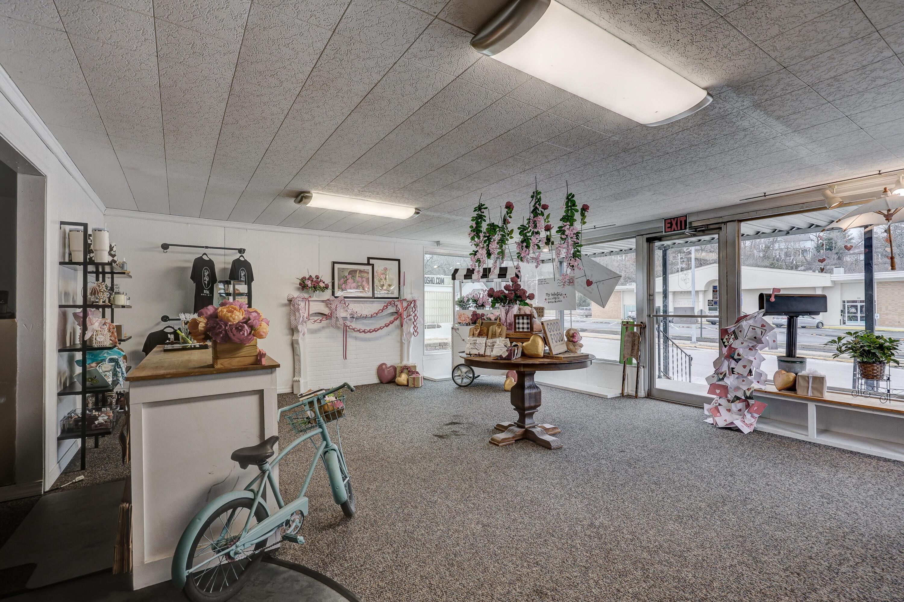 115 North College Street Property Photo 5