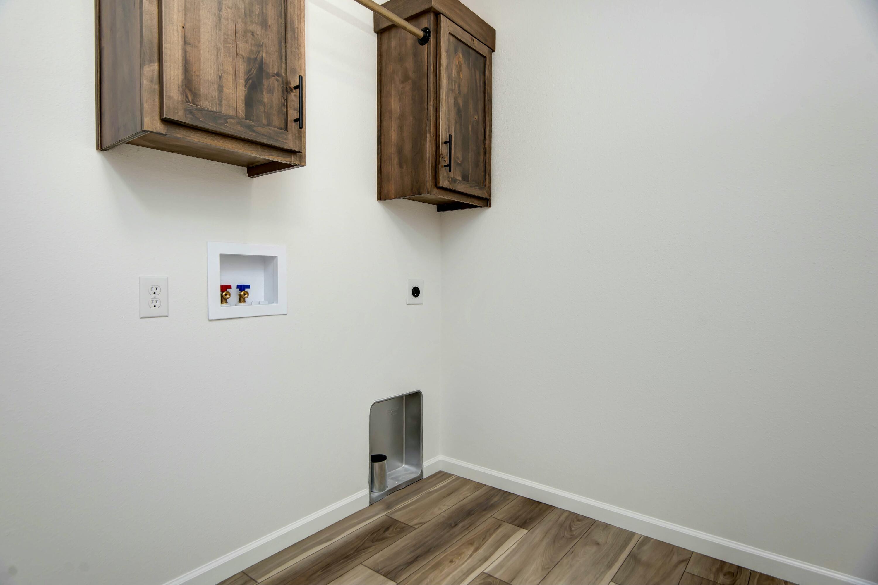 579 Spring Meadow Drive Property Photo 9