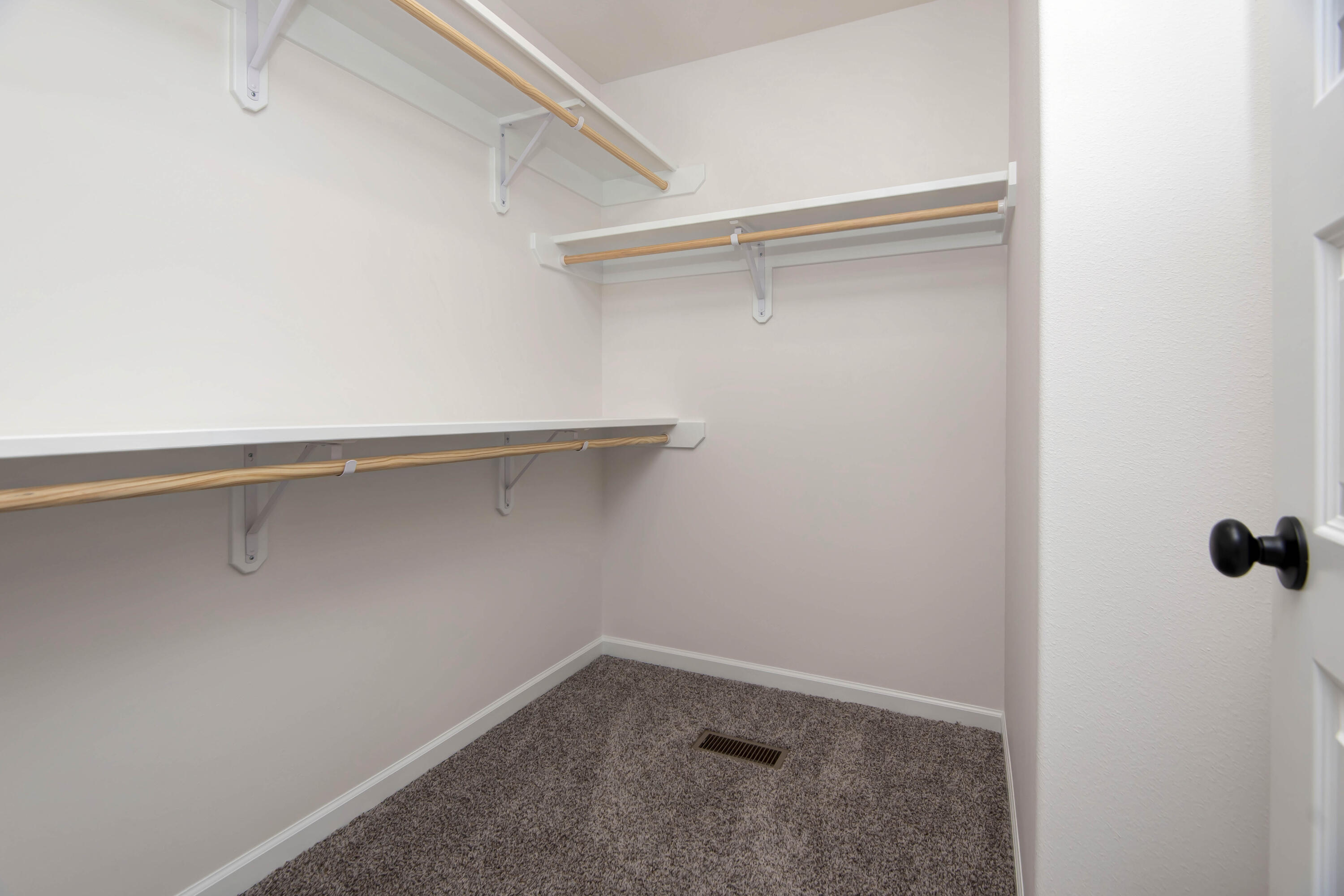 547 Spring Meadow Drive Property Photo 9