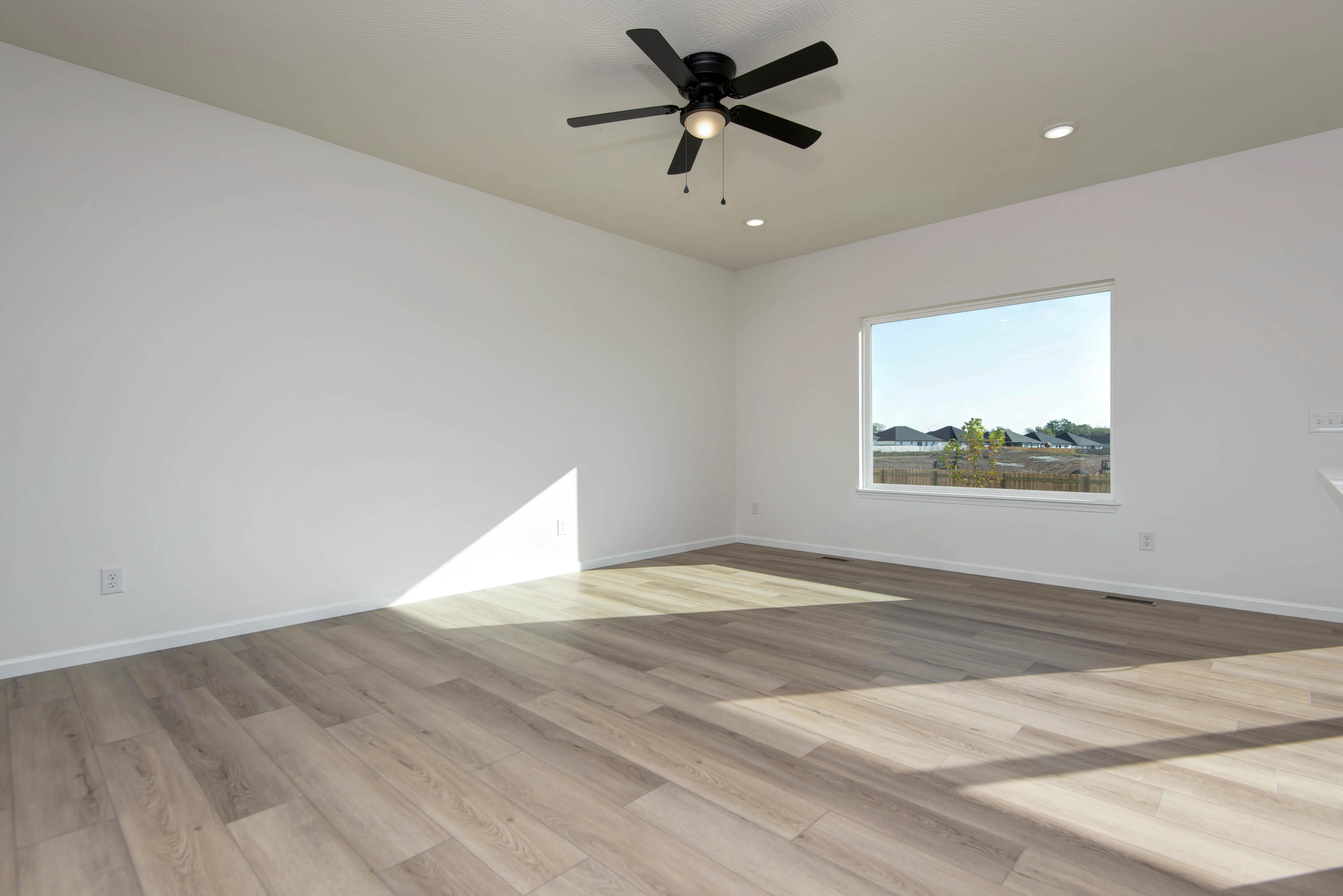 547 Spring Meadow Drive Property Photo 12