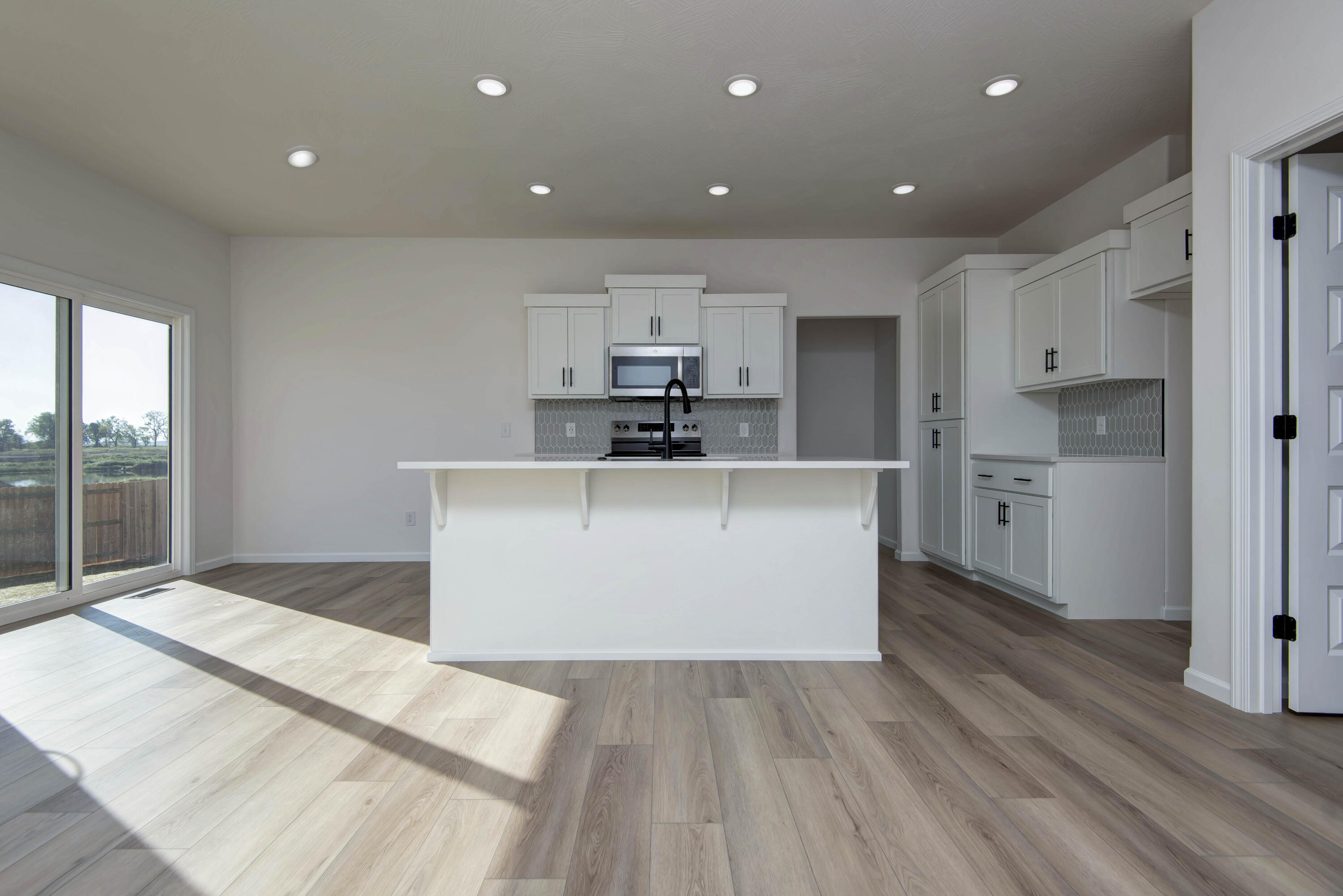 547 Spring Meadow Drive Property Photo 13